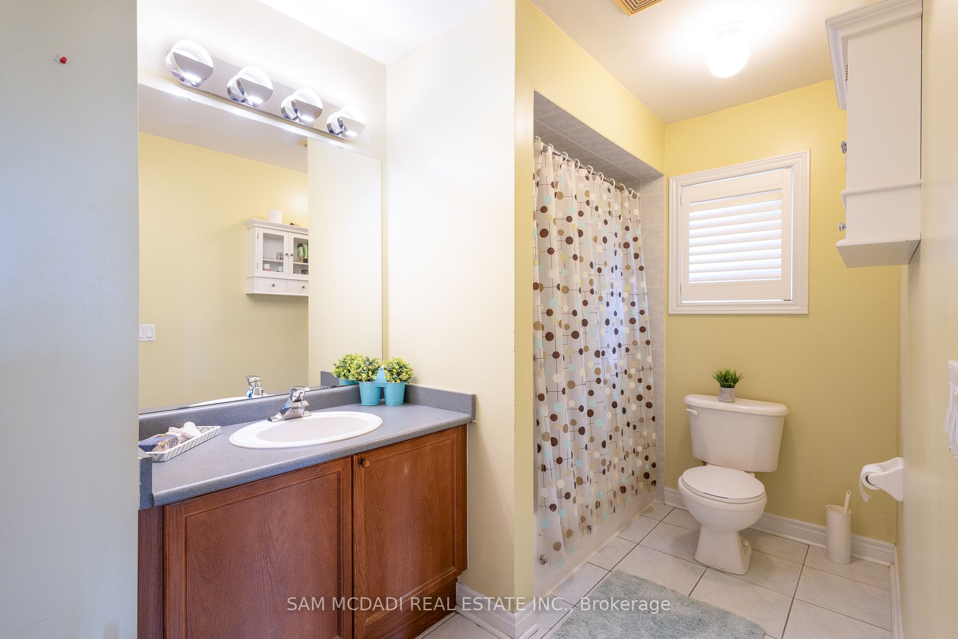3435 Artesian Dr