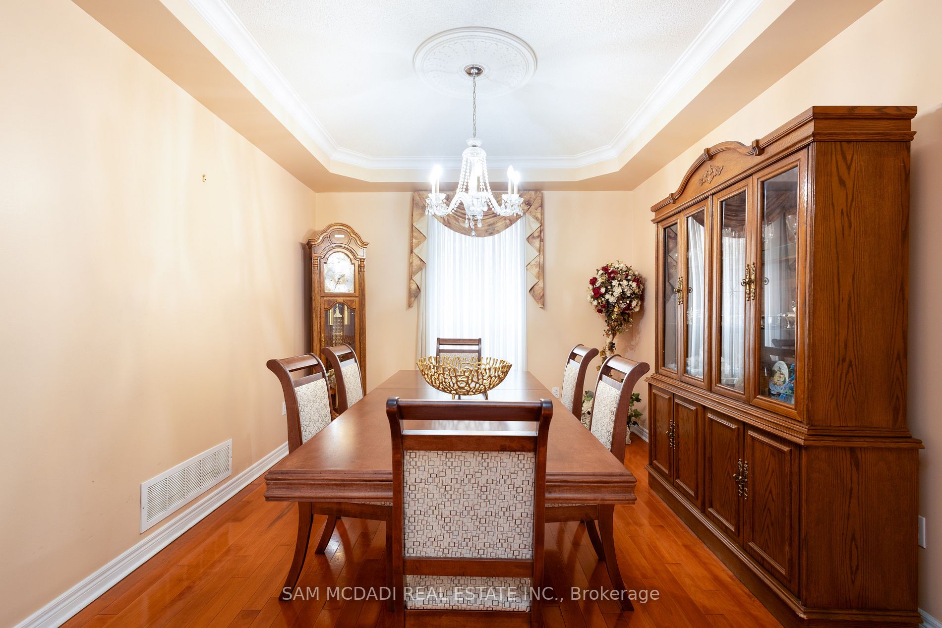 3435 Artesian Dr