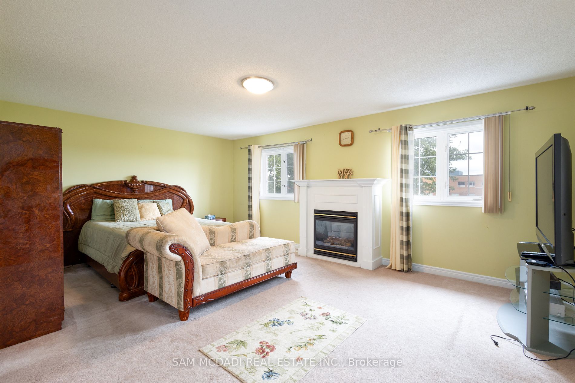3435 Artesian Dr