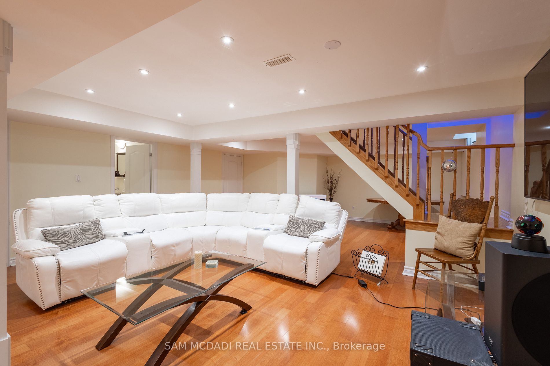3435 Artesian Dr