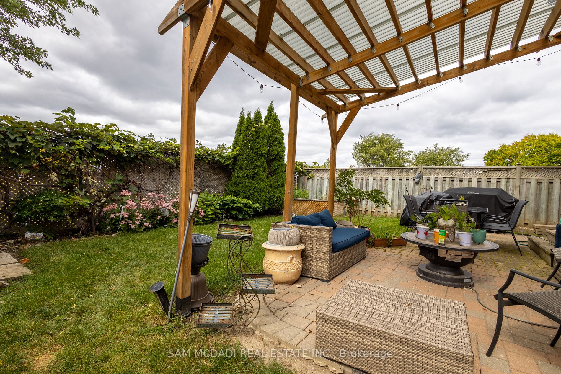 3435 Artesian Dr