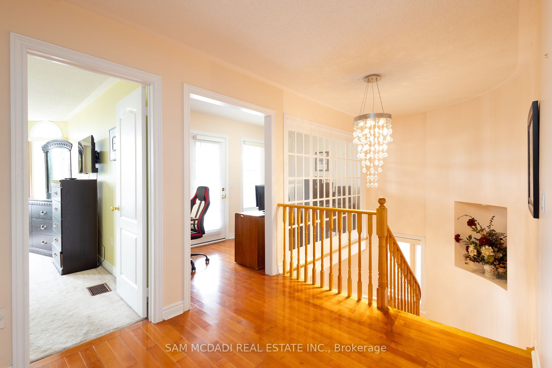 3435 Artesian Dr