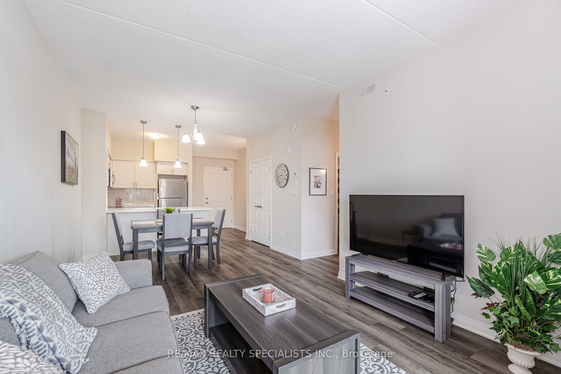 610 Farmstead Dr, #315