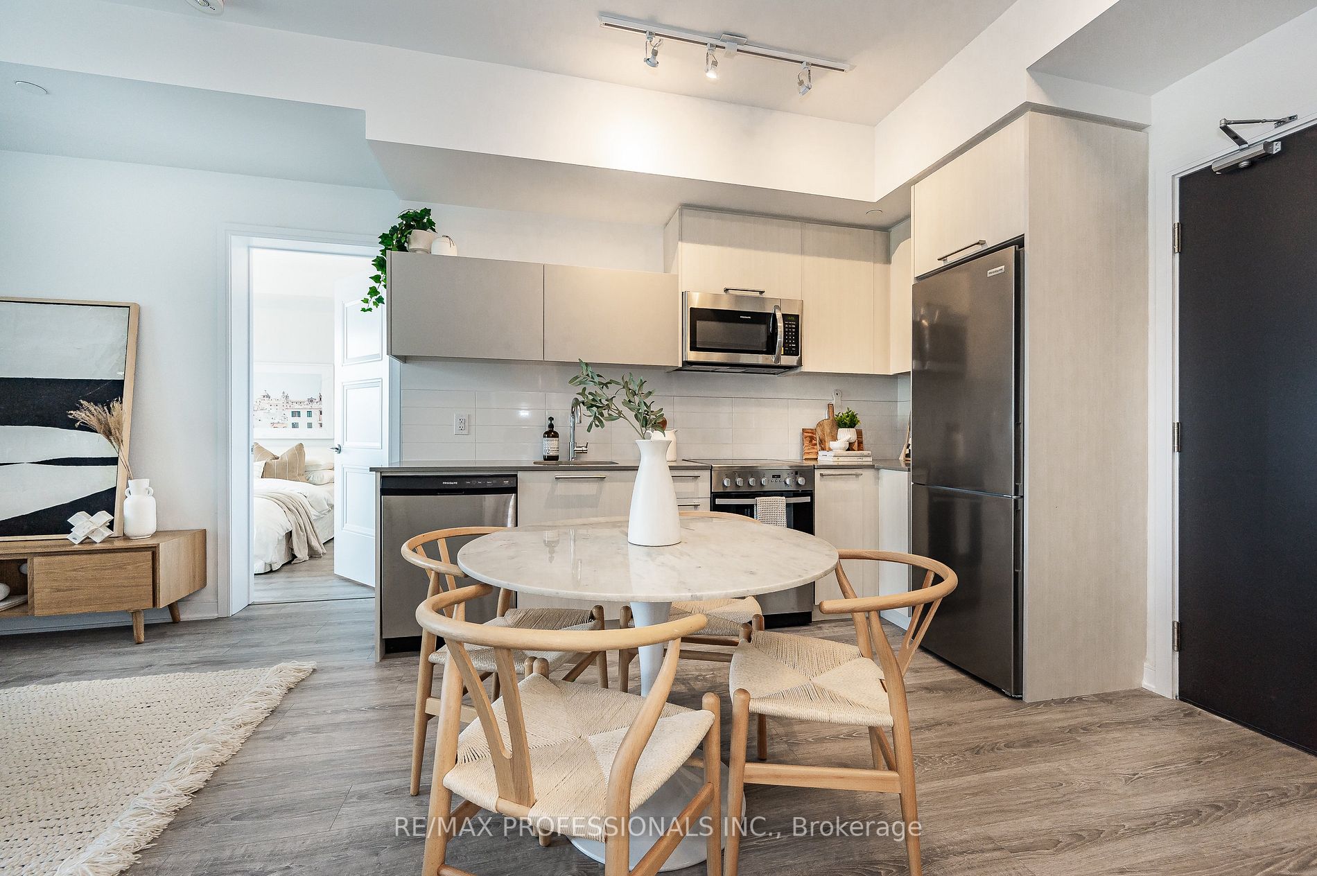 25 Neighbourhood Lane, #801