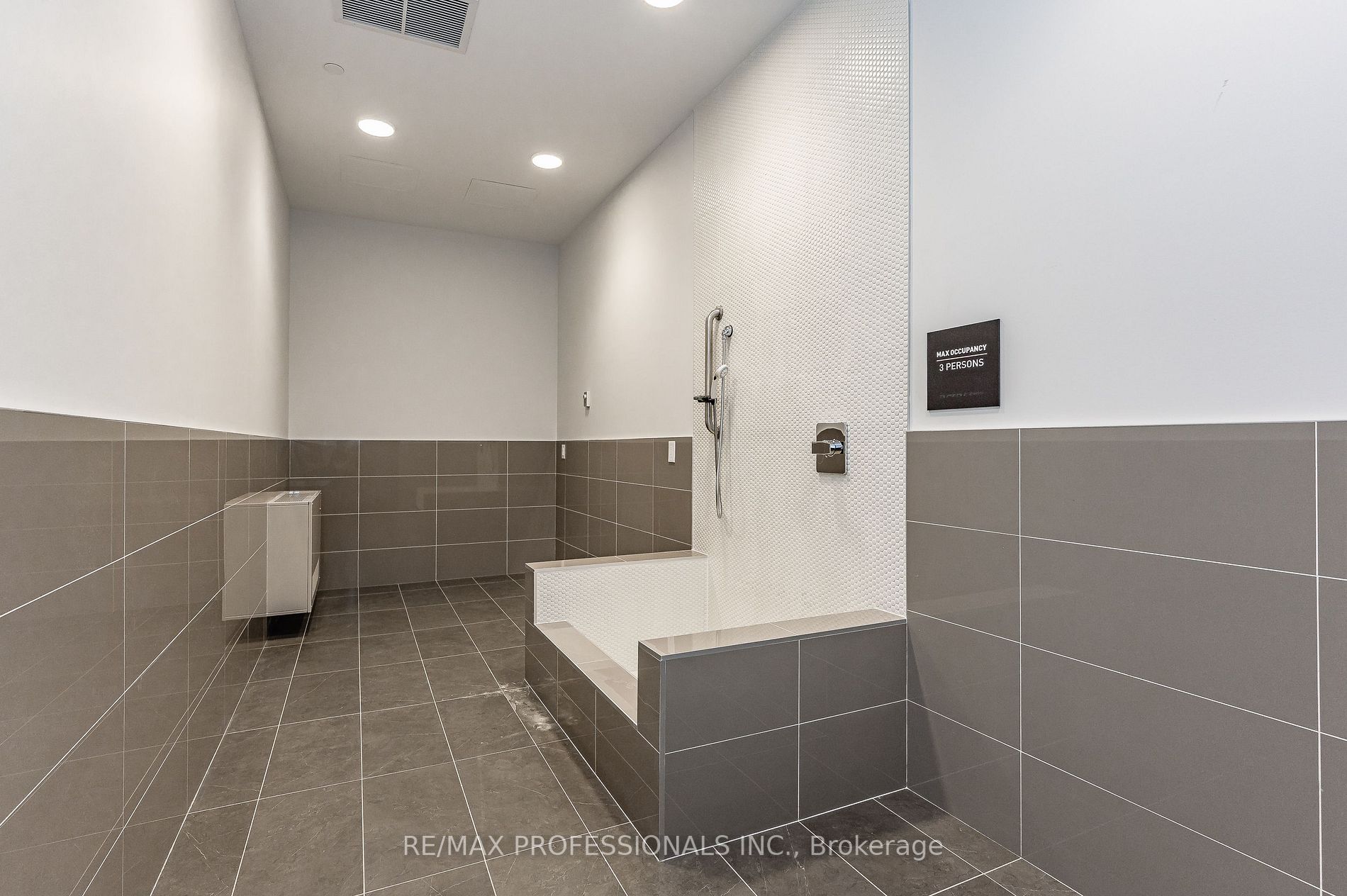 25 Neighbourhood Lane, #801
