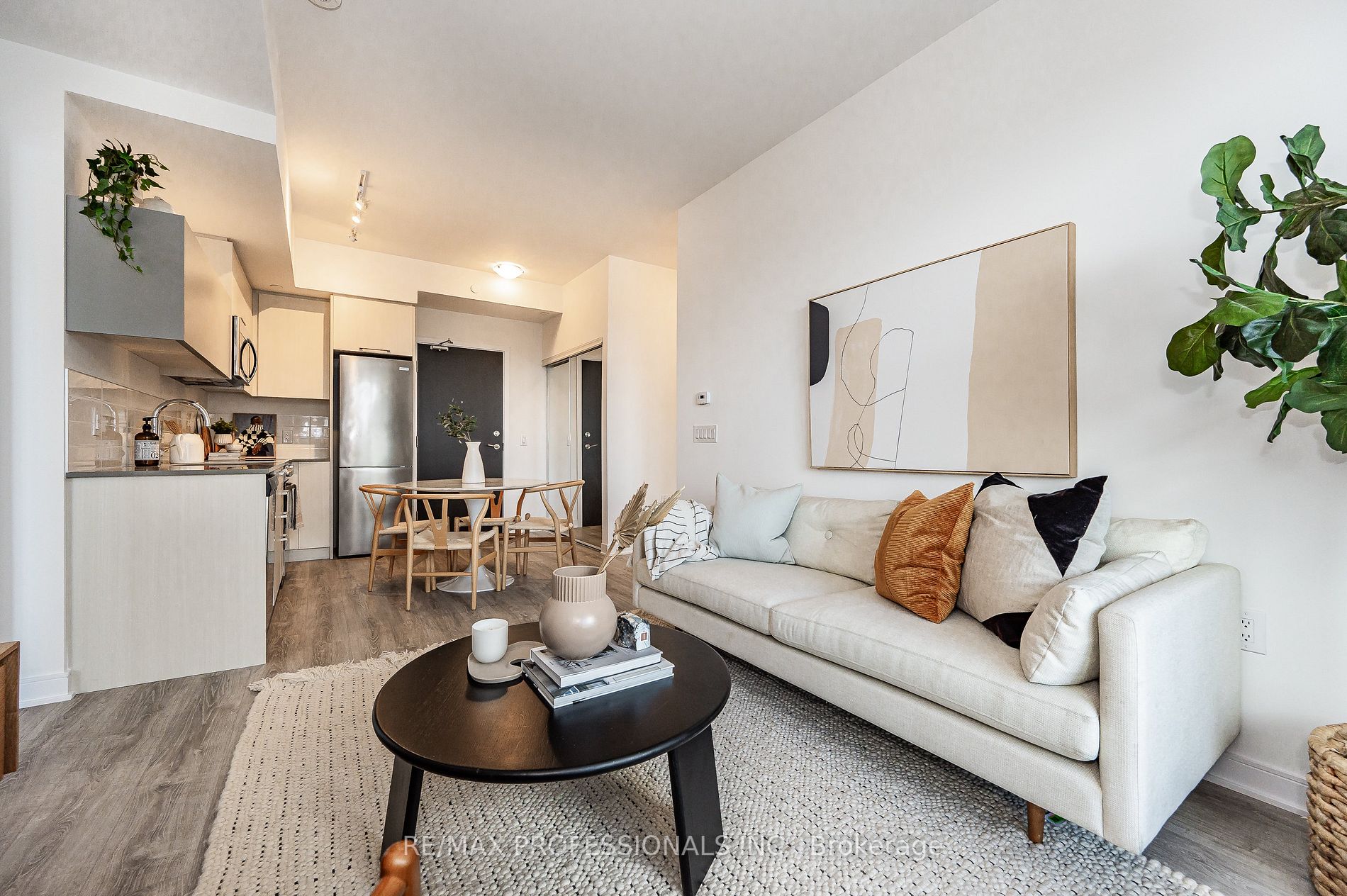 25 Neighbourhood Lane, #801
