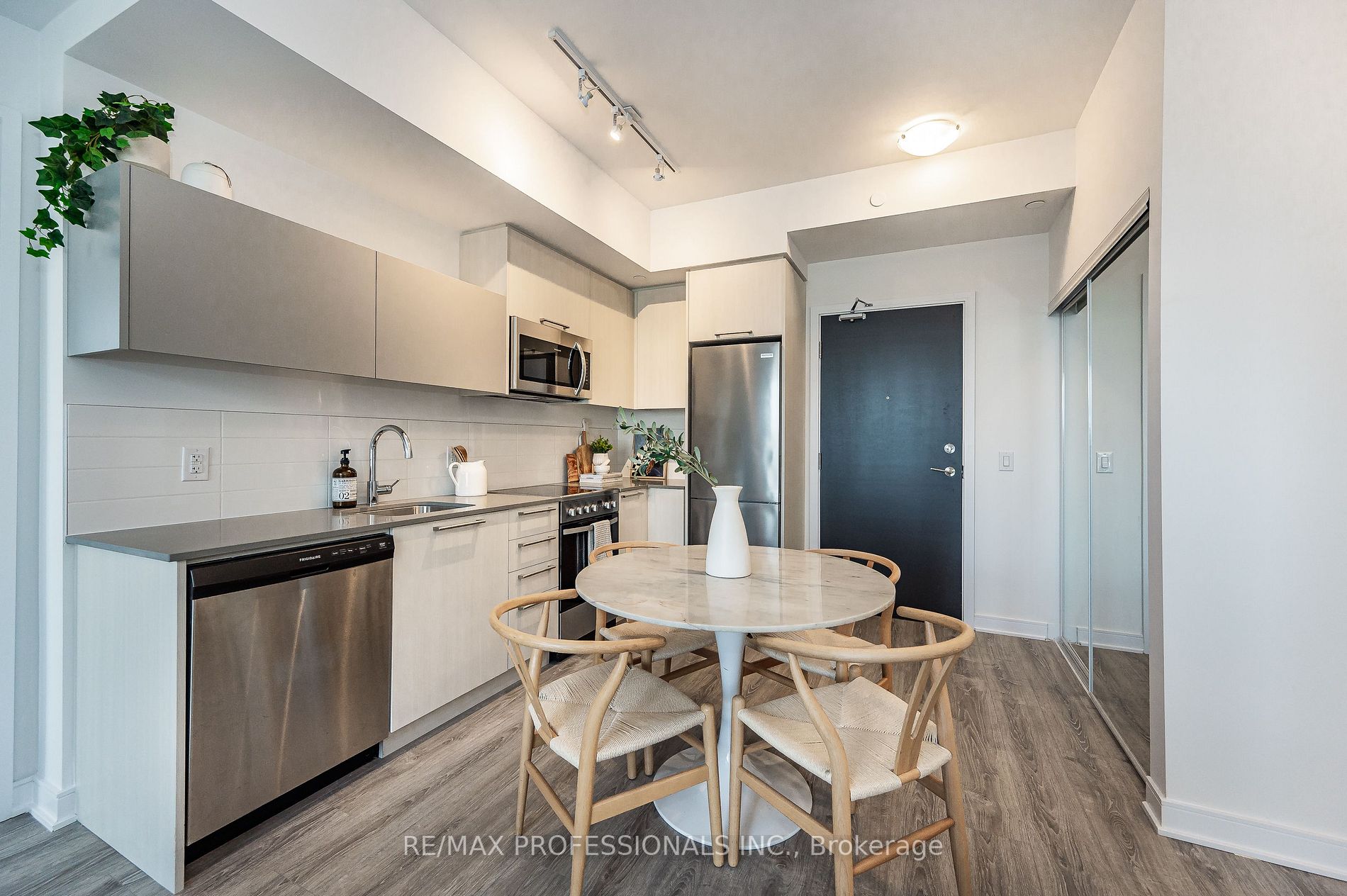 25 Neighbourhood Lane, #801