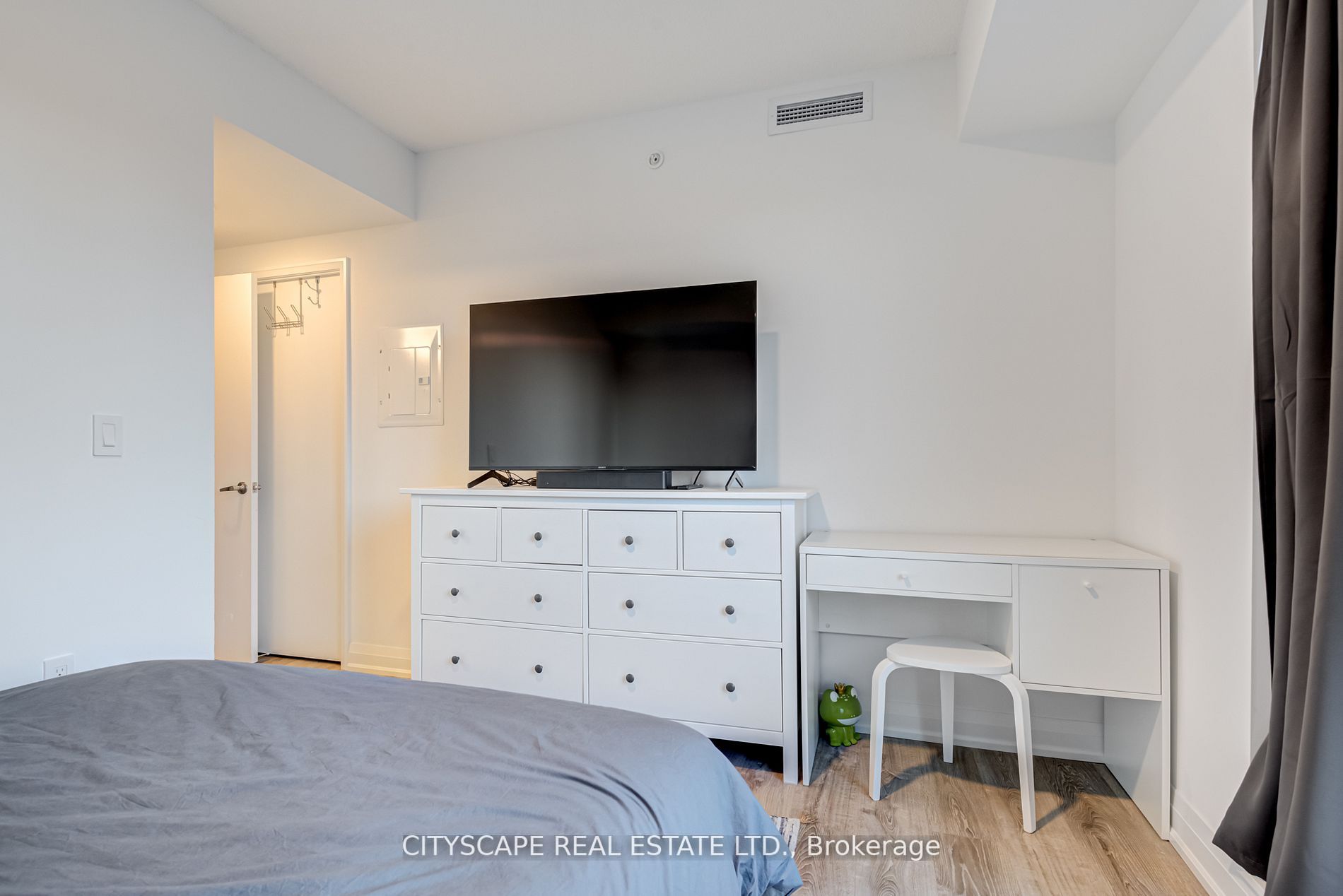 26 Gibbs Rd, #433