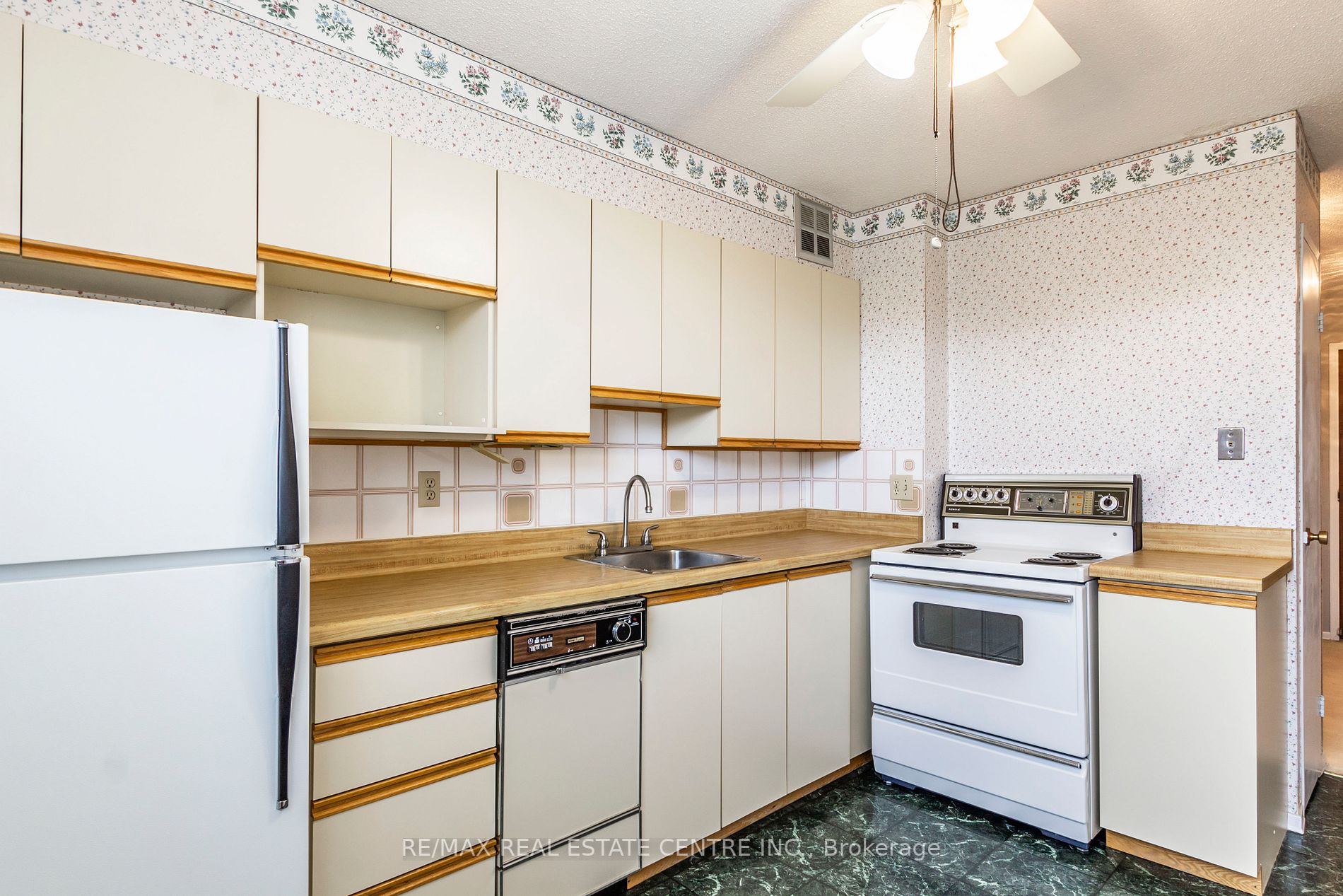 700 Dynes Rd, #203