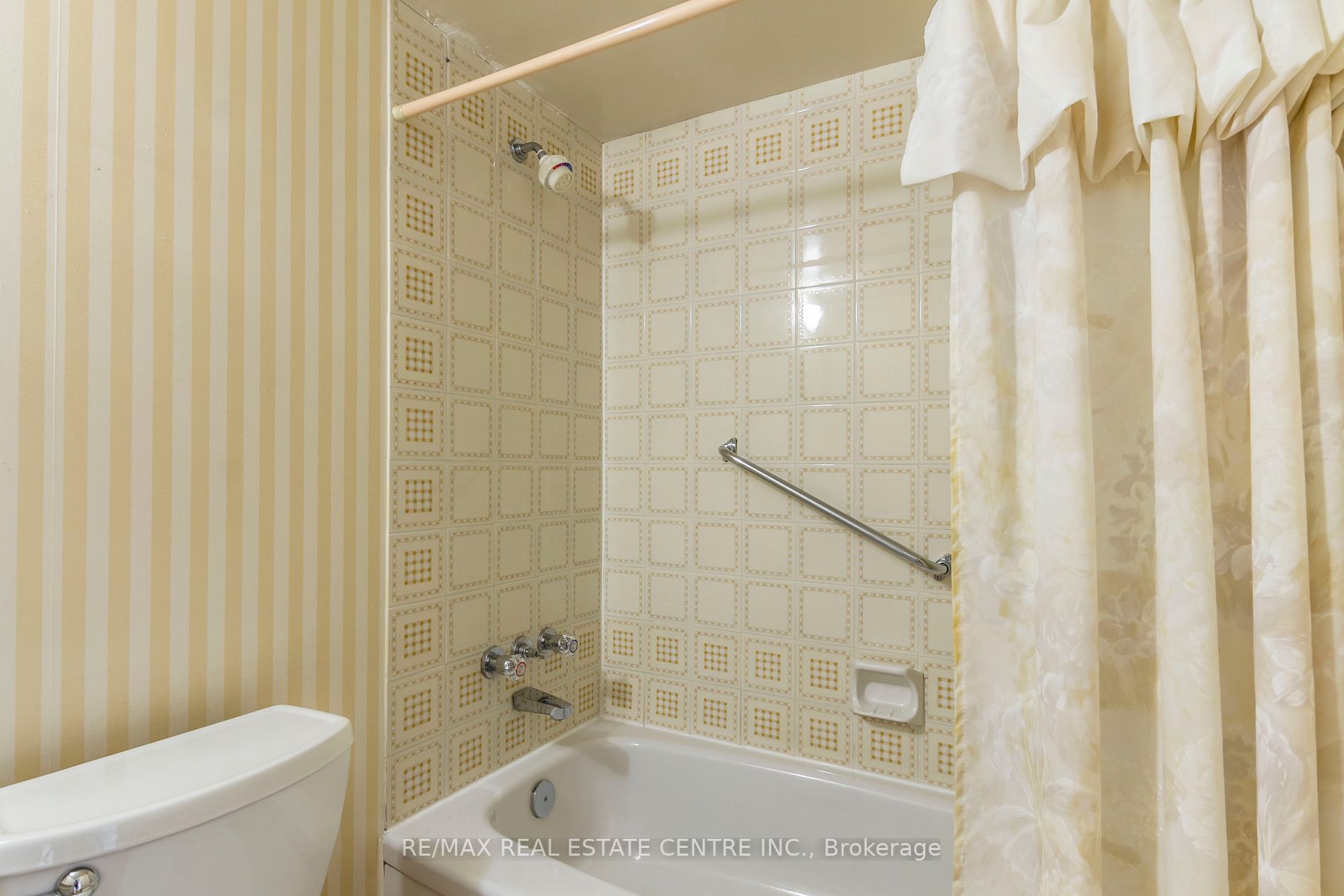 700 Dynes Rd, #203