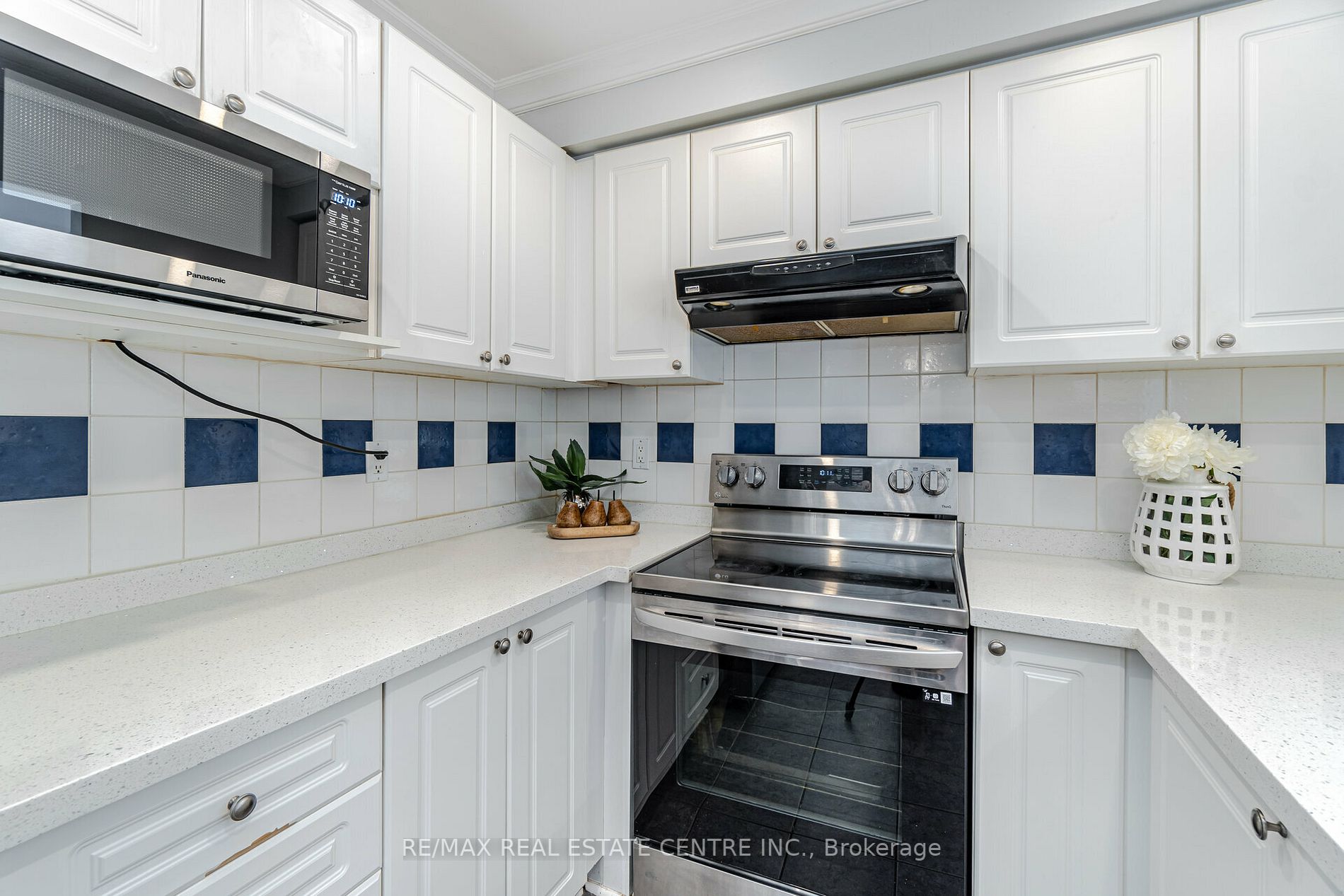 4386 Fairview Street
