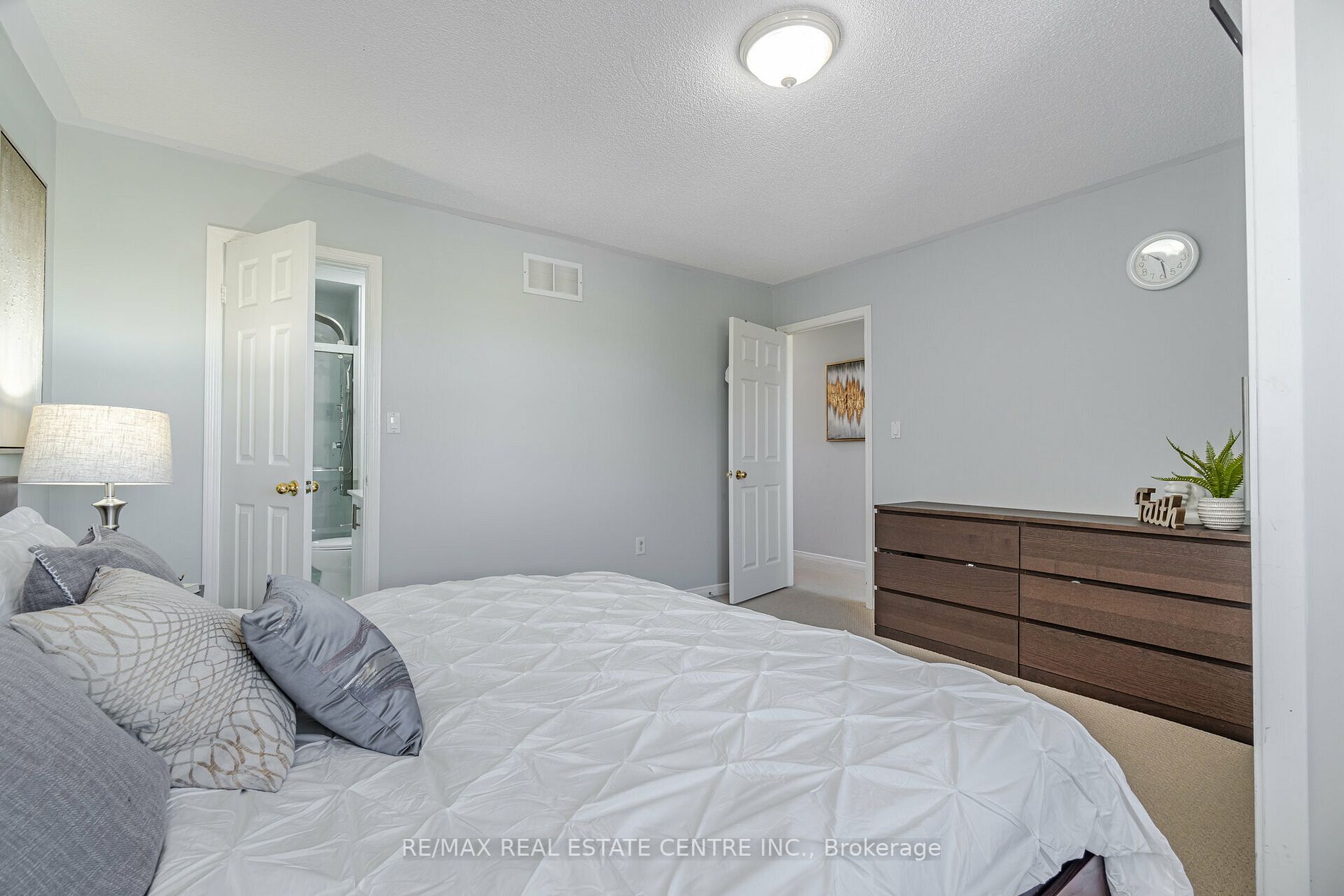 4386 Fairview Street