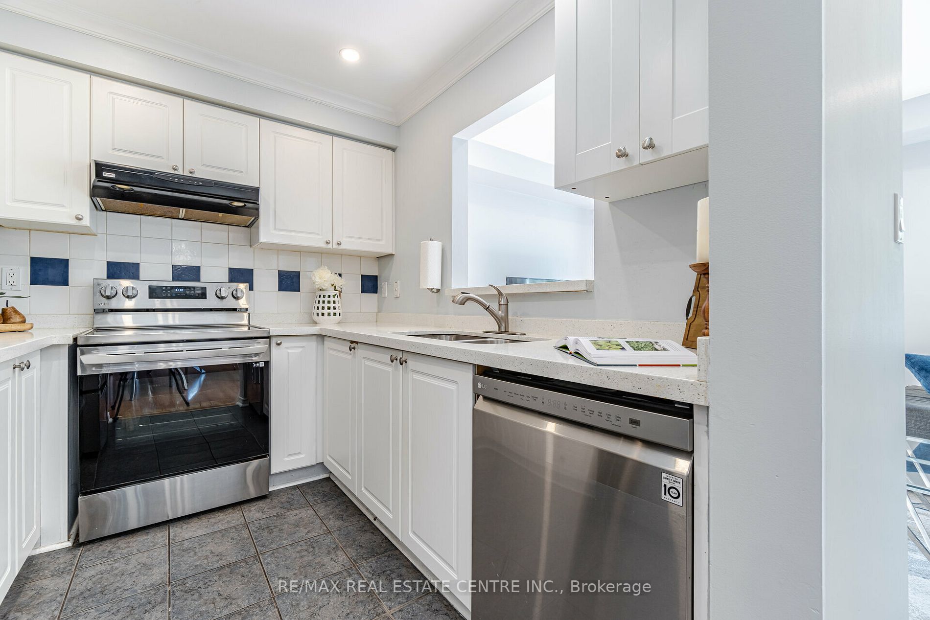 4386 Fairview Street