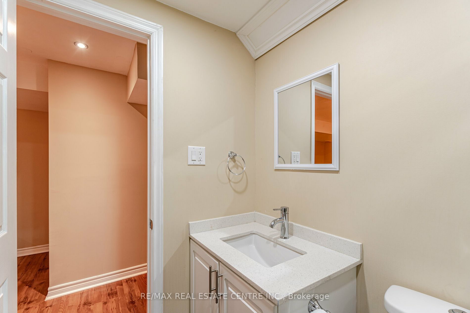 4386 Fairview Street