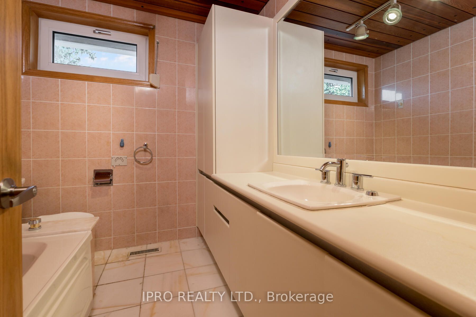 Listing W7002124 - Large Photo # 15
