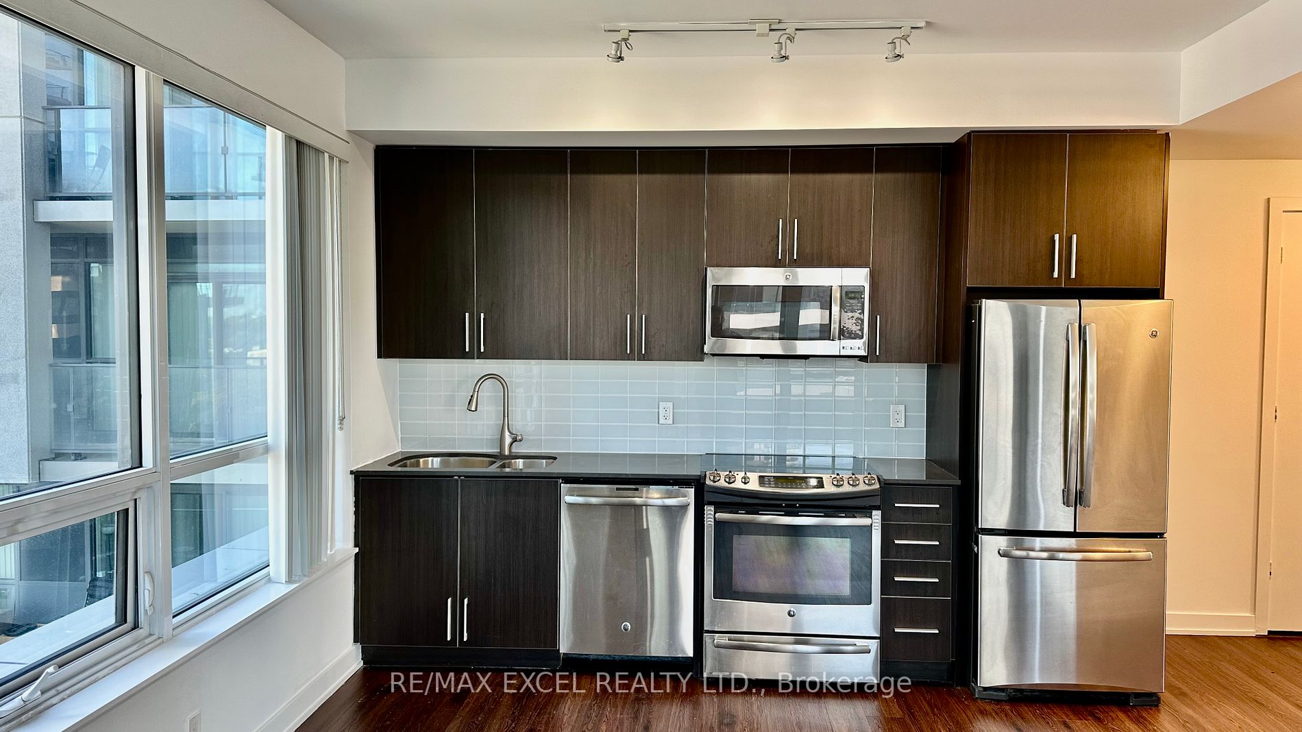 2200 Lakeshore Blvd, #704