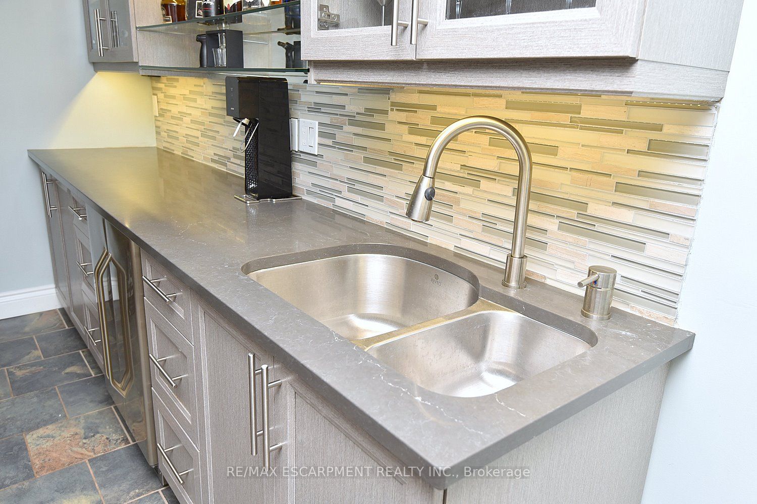 3095 Parkgate Cres