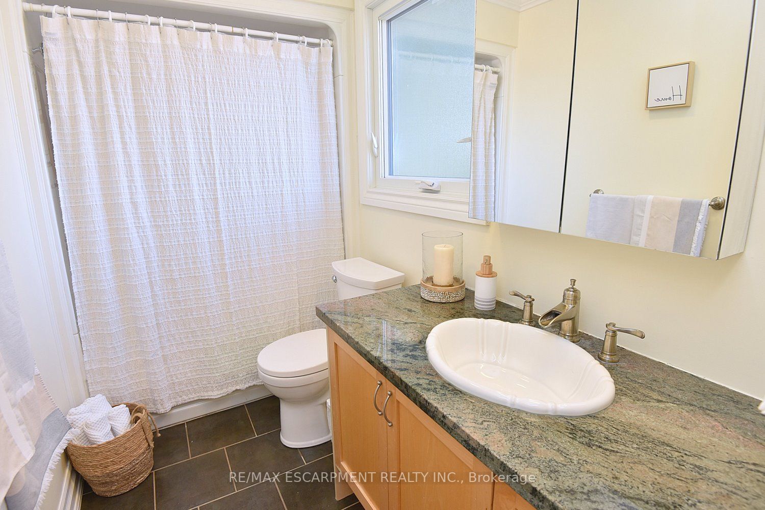 3095 Parkgate Cres