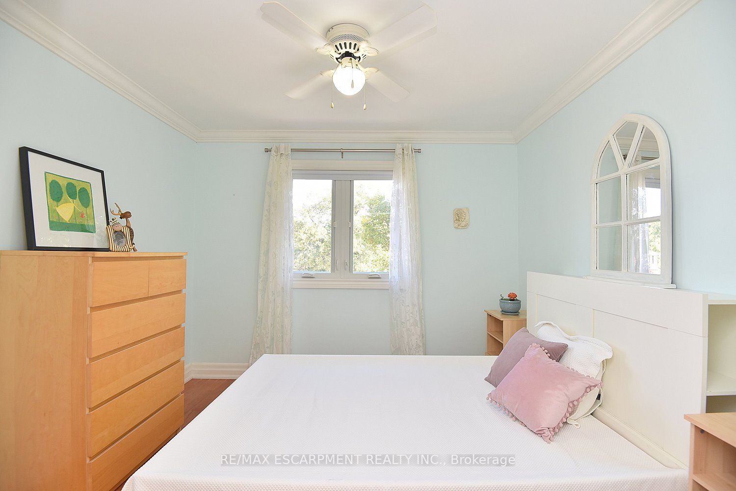 3095 Parkgate Cres