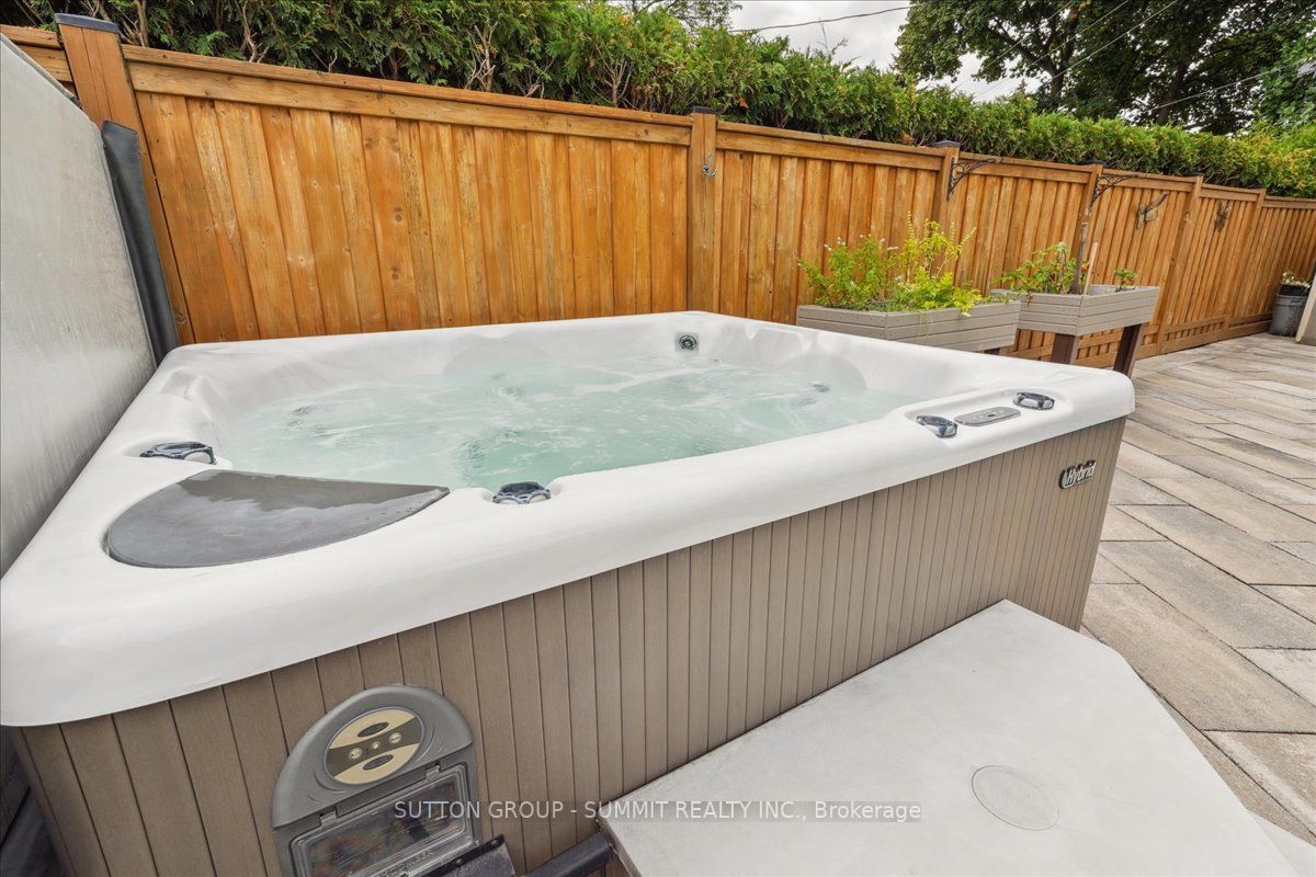 225 Barrymore Court
