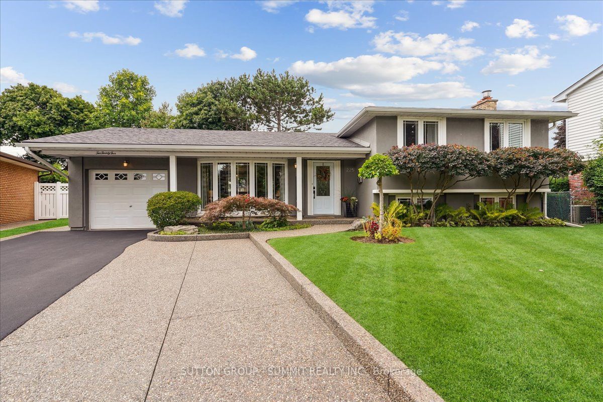 225 Barrymore Crt