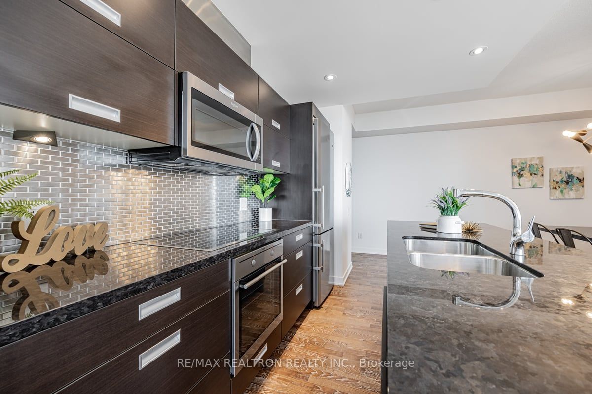 90 Park Lawn Rd, #2805