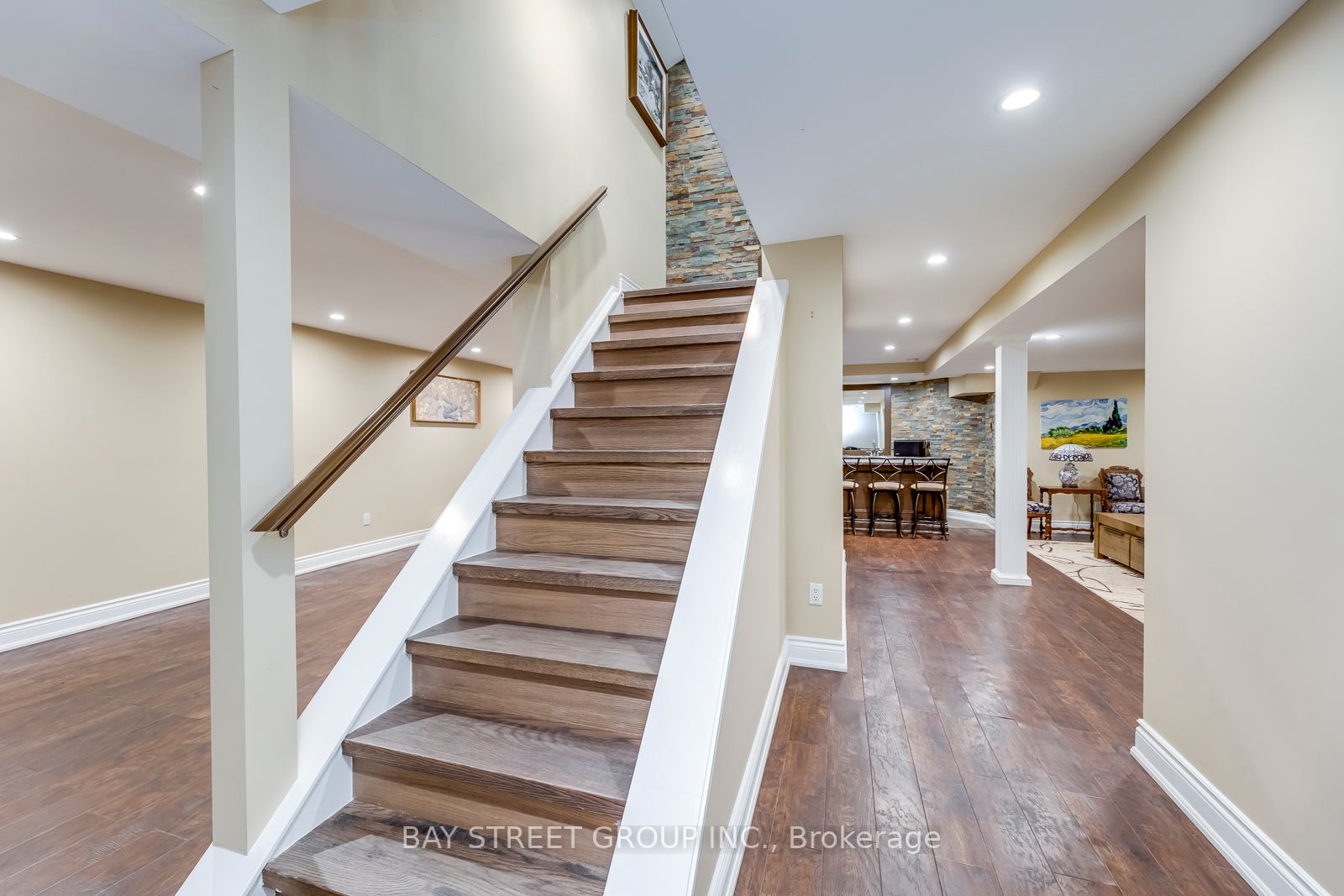 1469 Reeves Gate