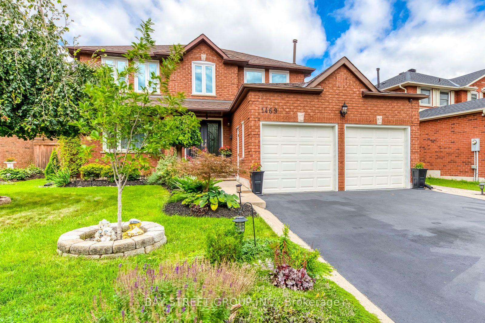 1469 Reeves Gate