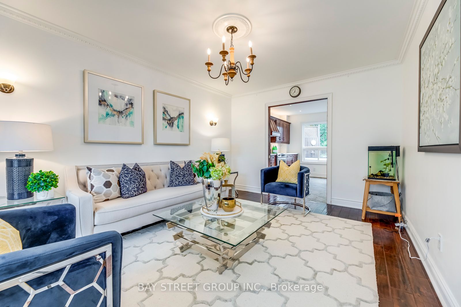 1469 Reeves Gate
