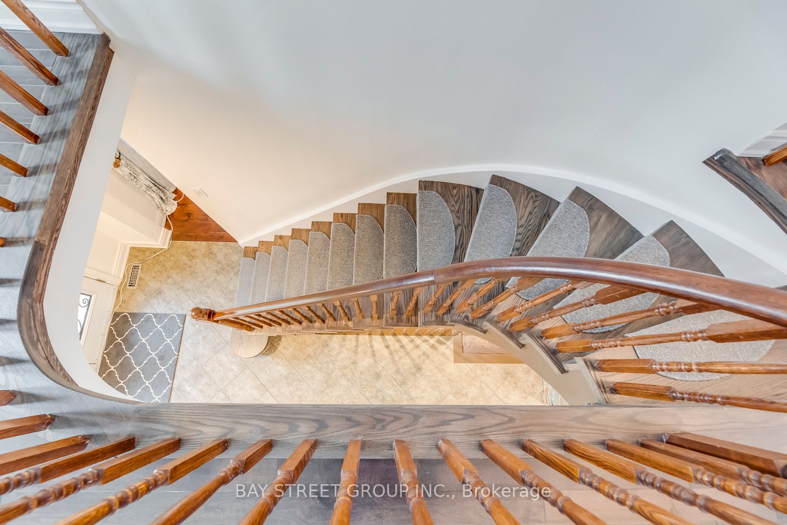 1469 Reeves Gate