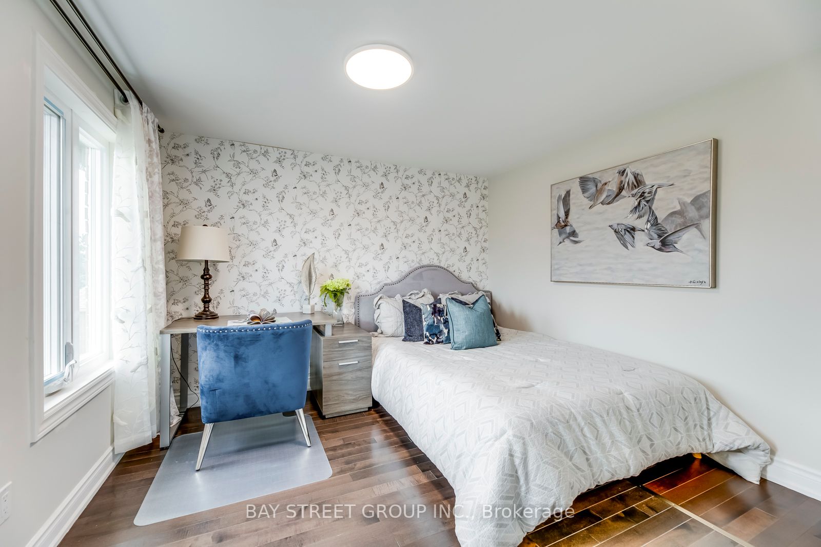 1469 Reeves Gate