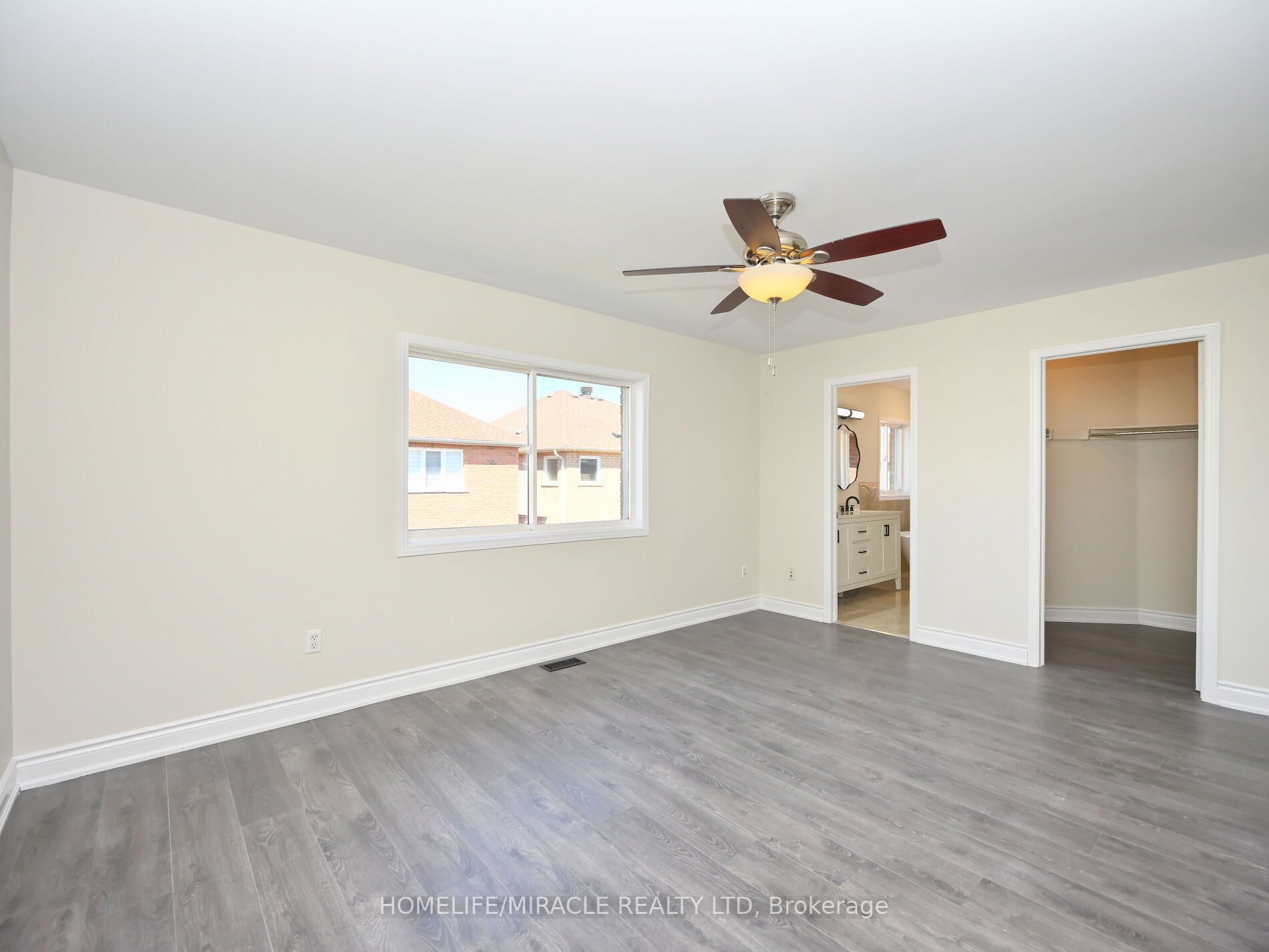 76 Pauline Cres