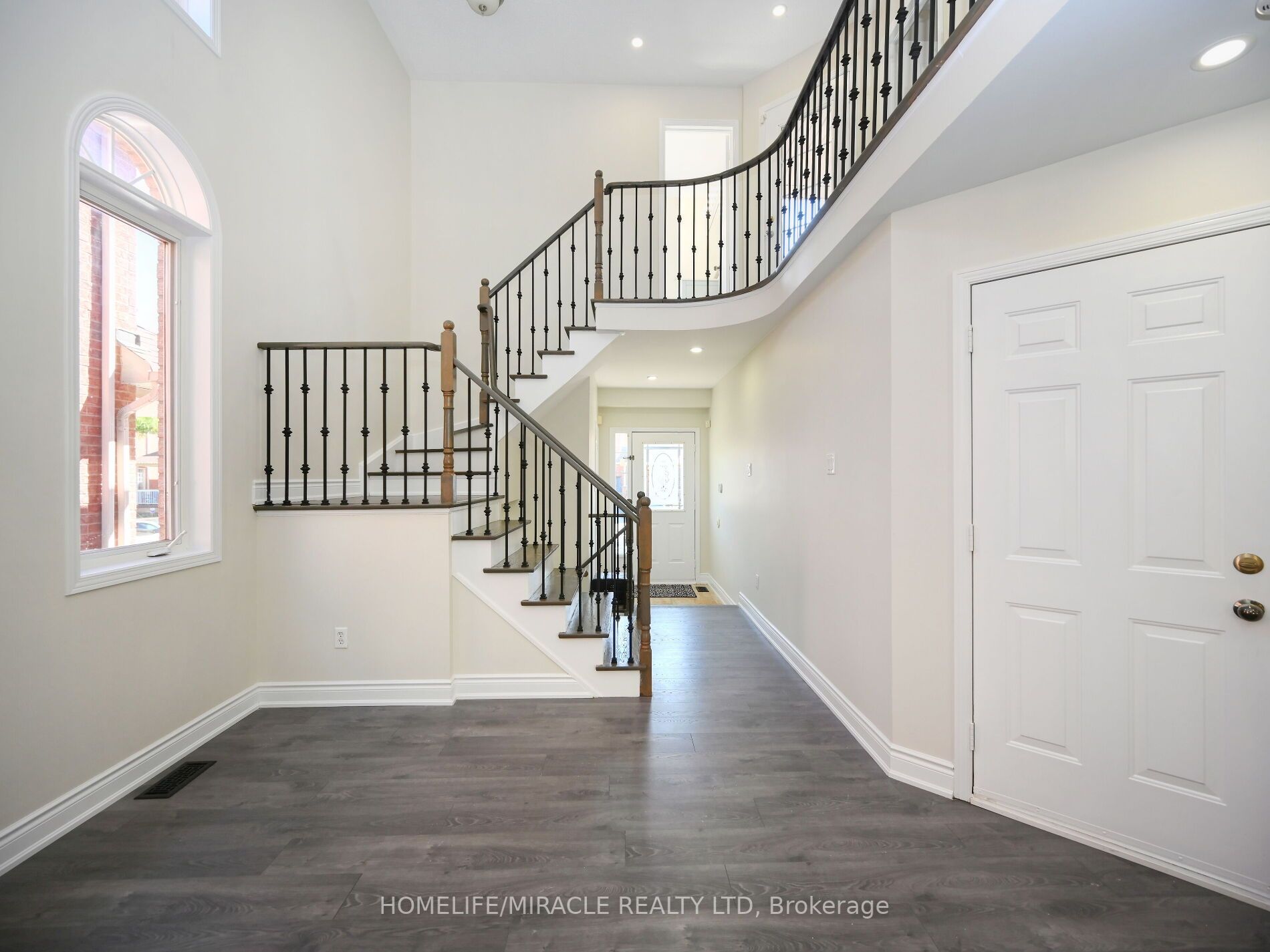 76 Pauline Cres