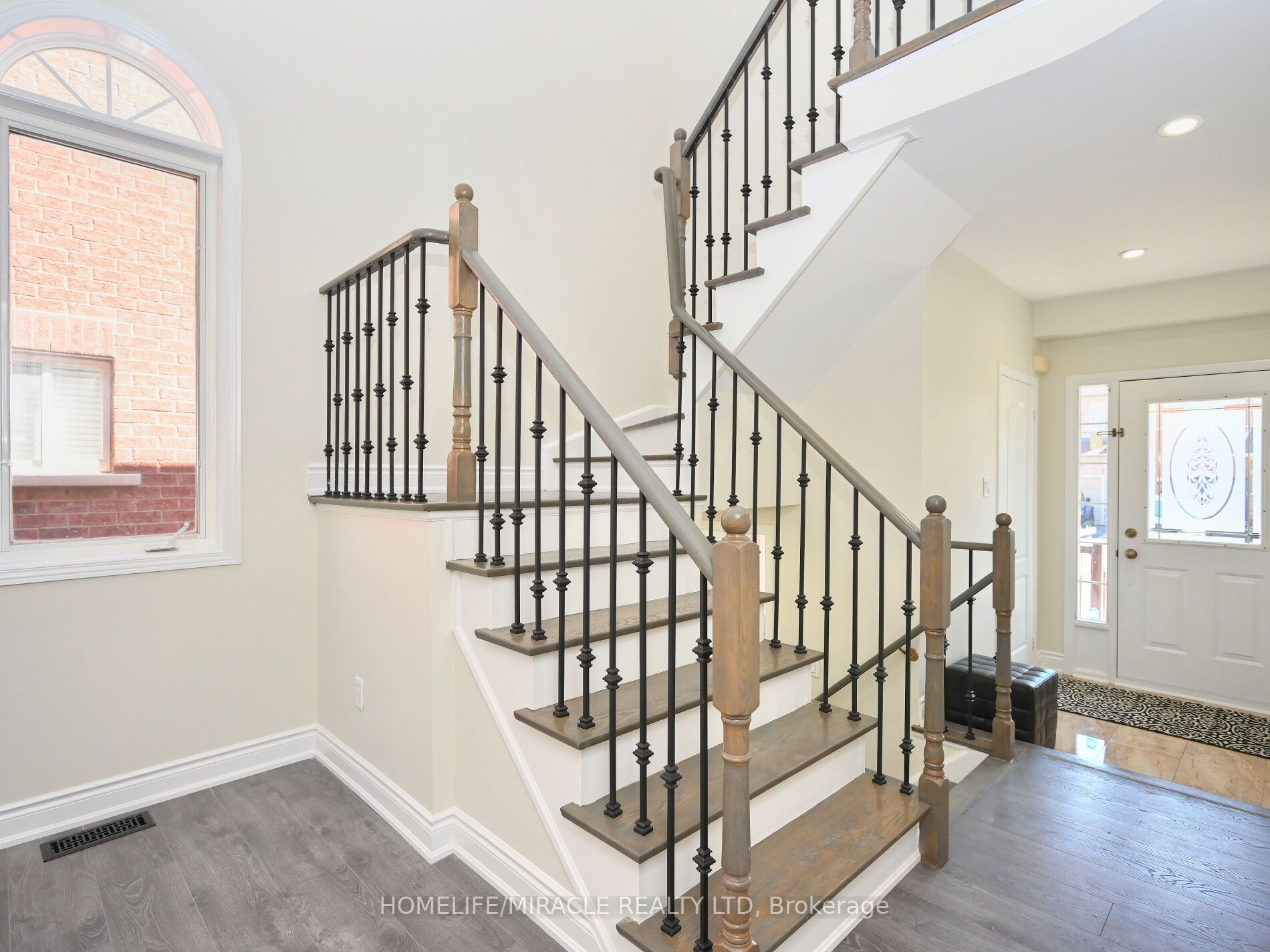 76 Pauline Cres