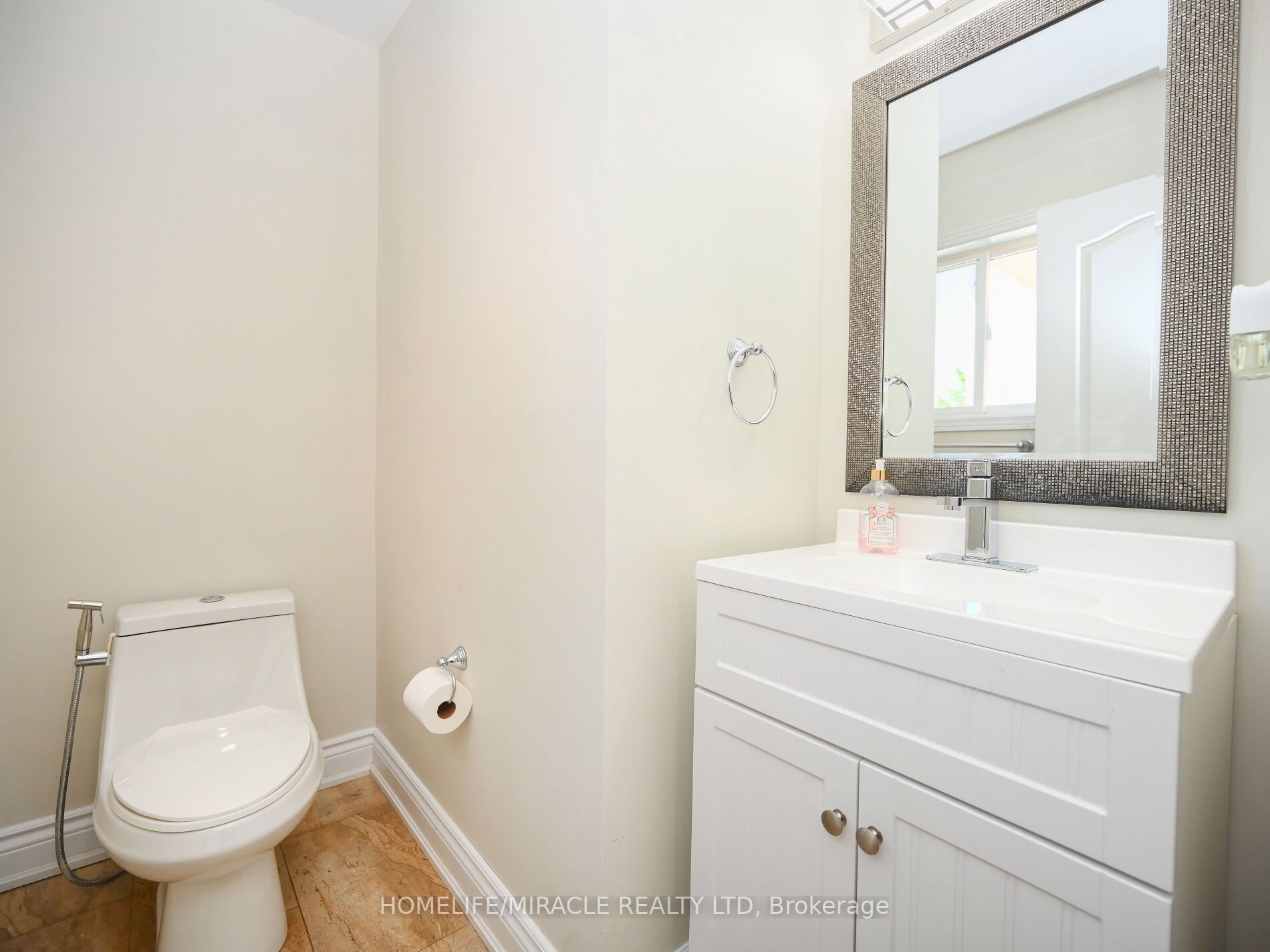 76 Pauline Cres