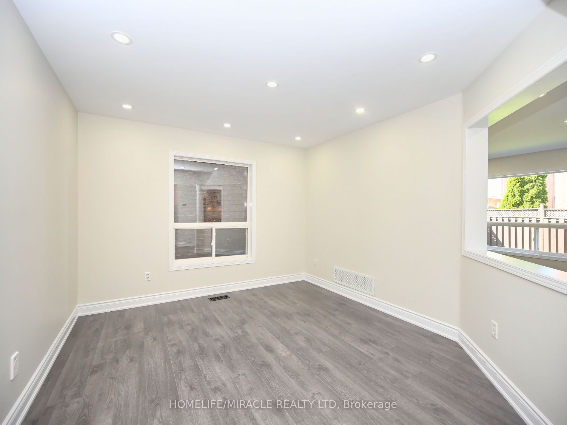 76 Pauline Cres