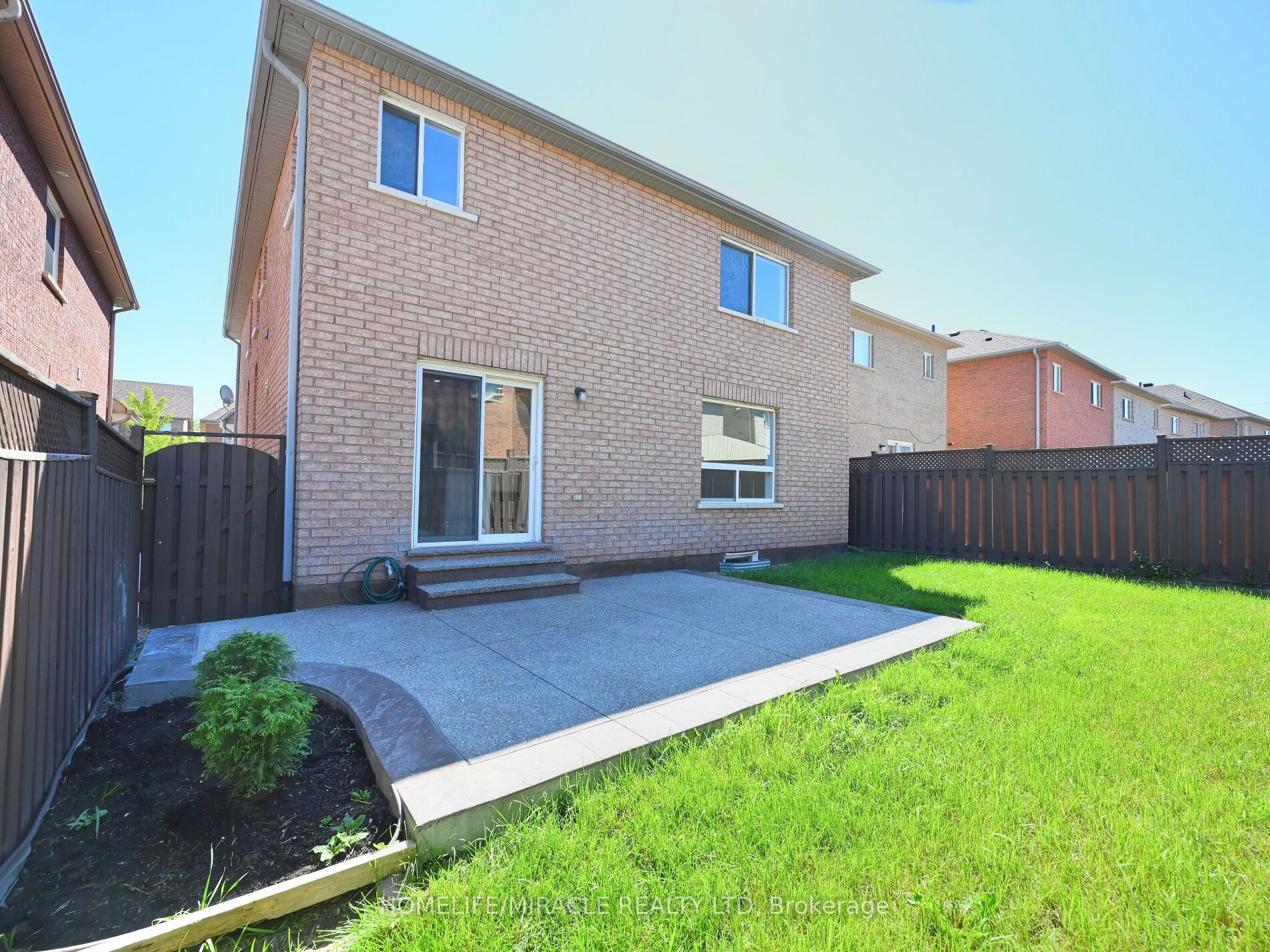 76 Pauline Cres