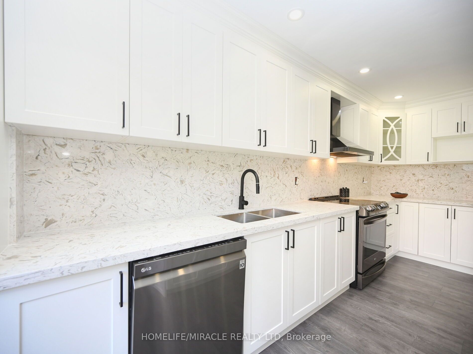 76 Pauline Cres