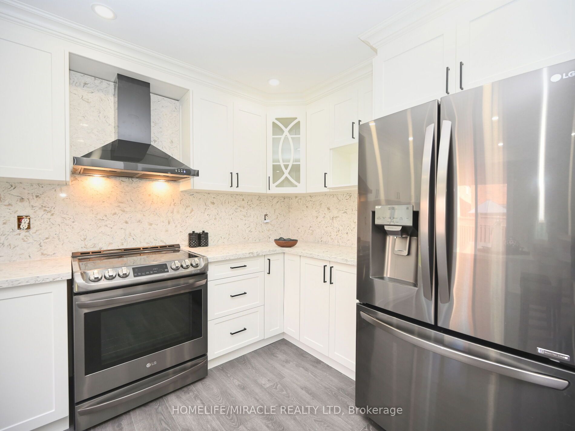 76 Pauline Cres