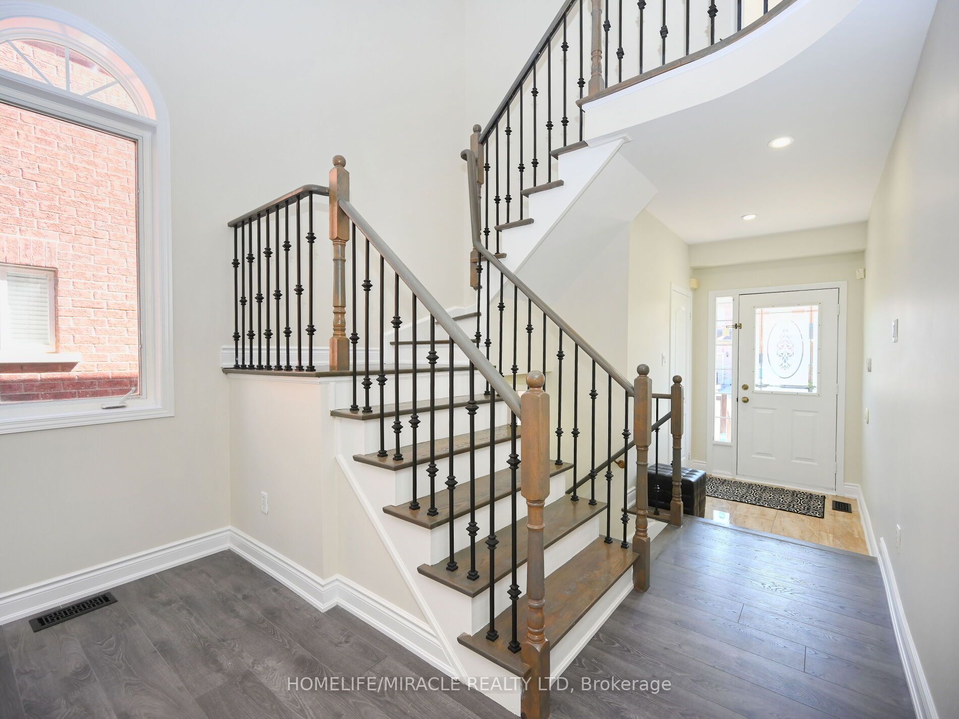 76 Pauline Cres
