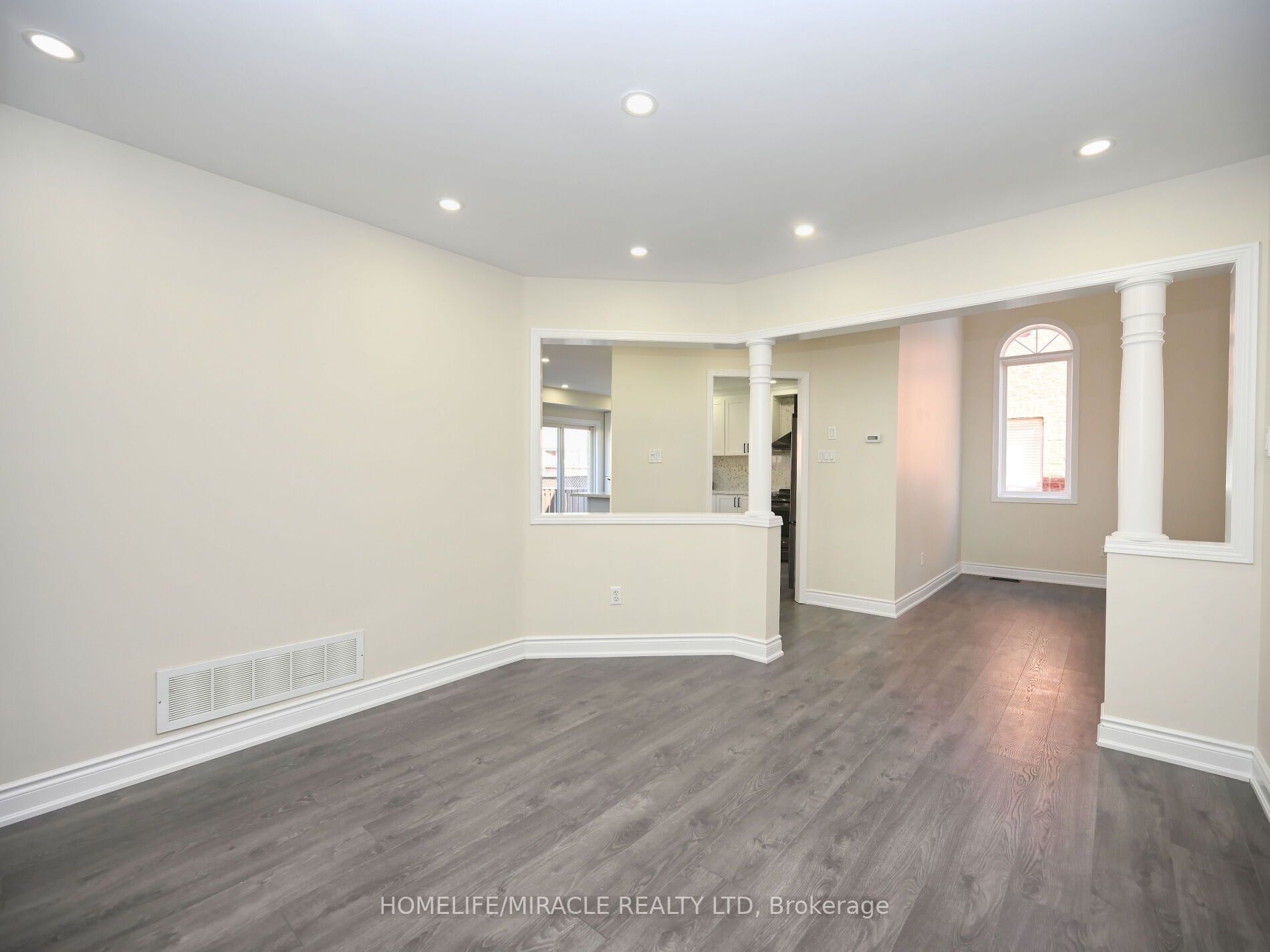 76 Pauline Cres