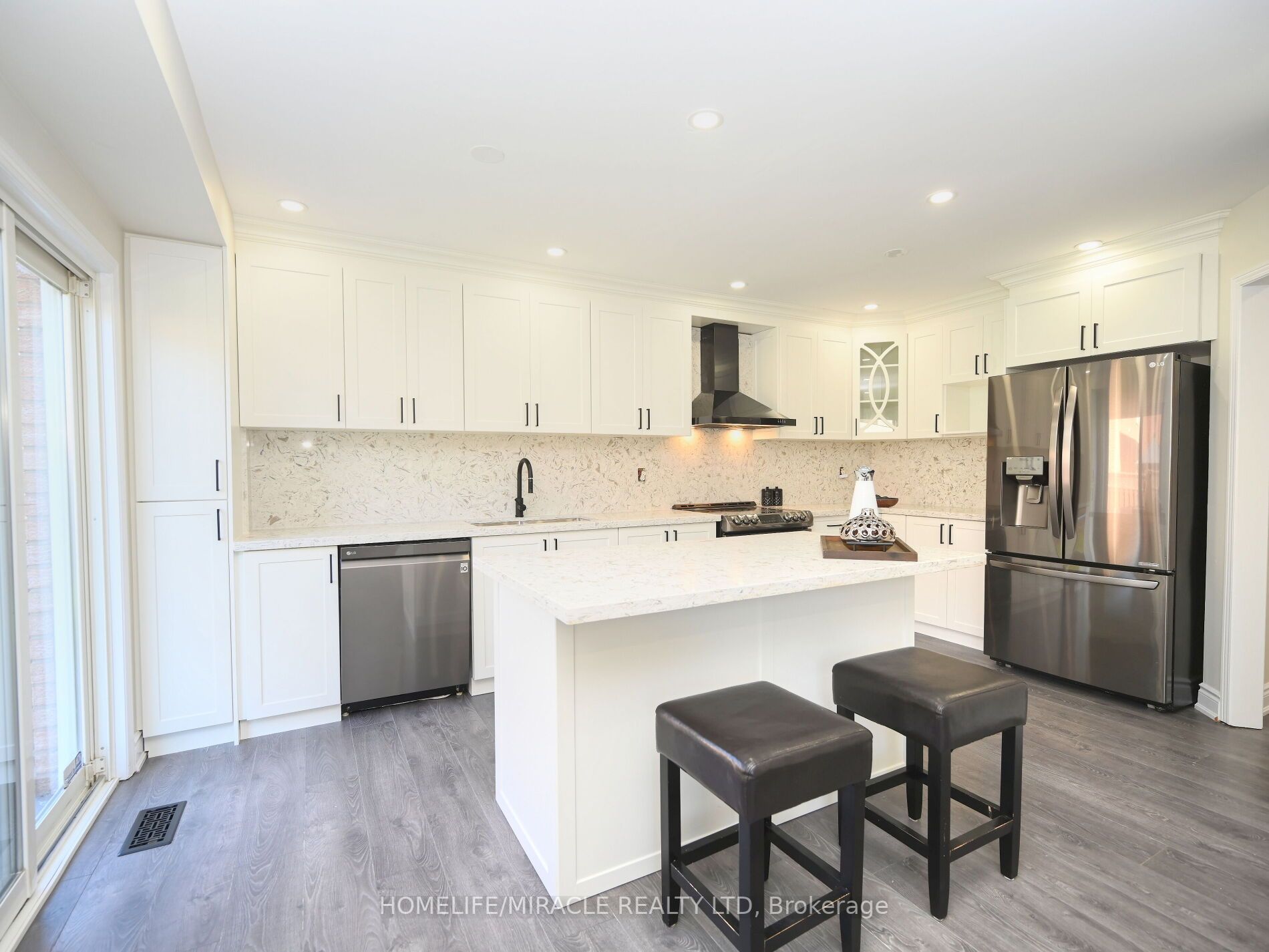 76 Pauline Cres