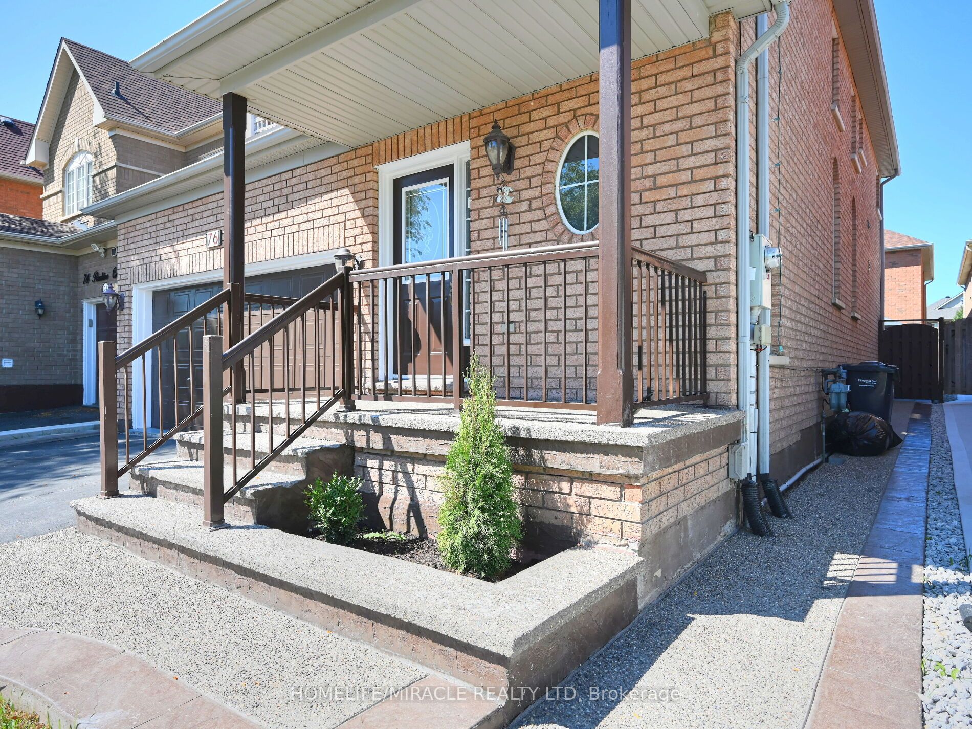 76 Pauline Cres