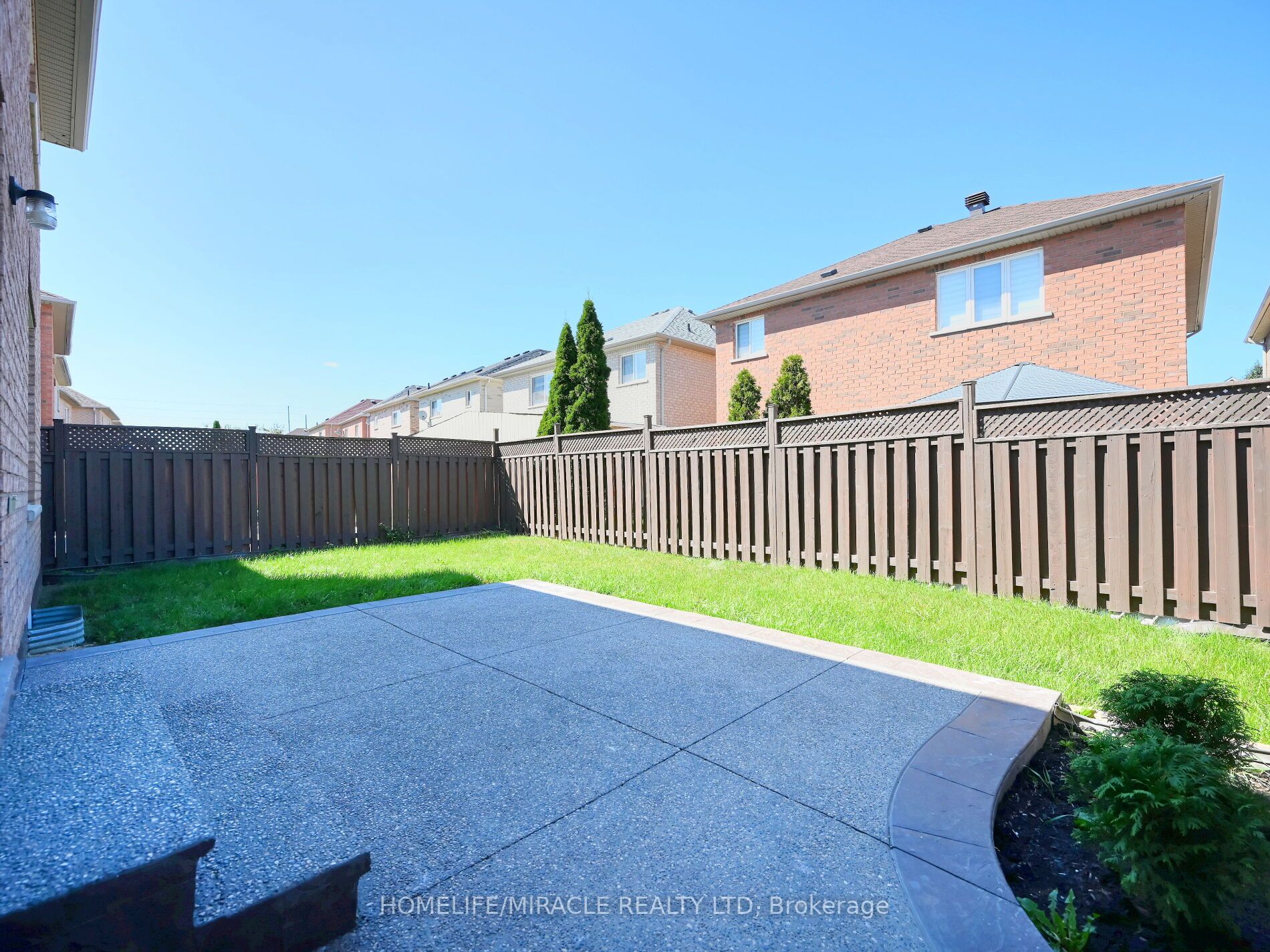 76 Pauline Cres