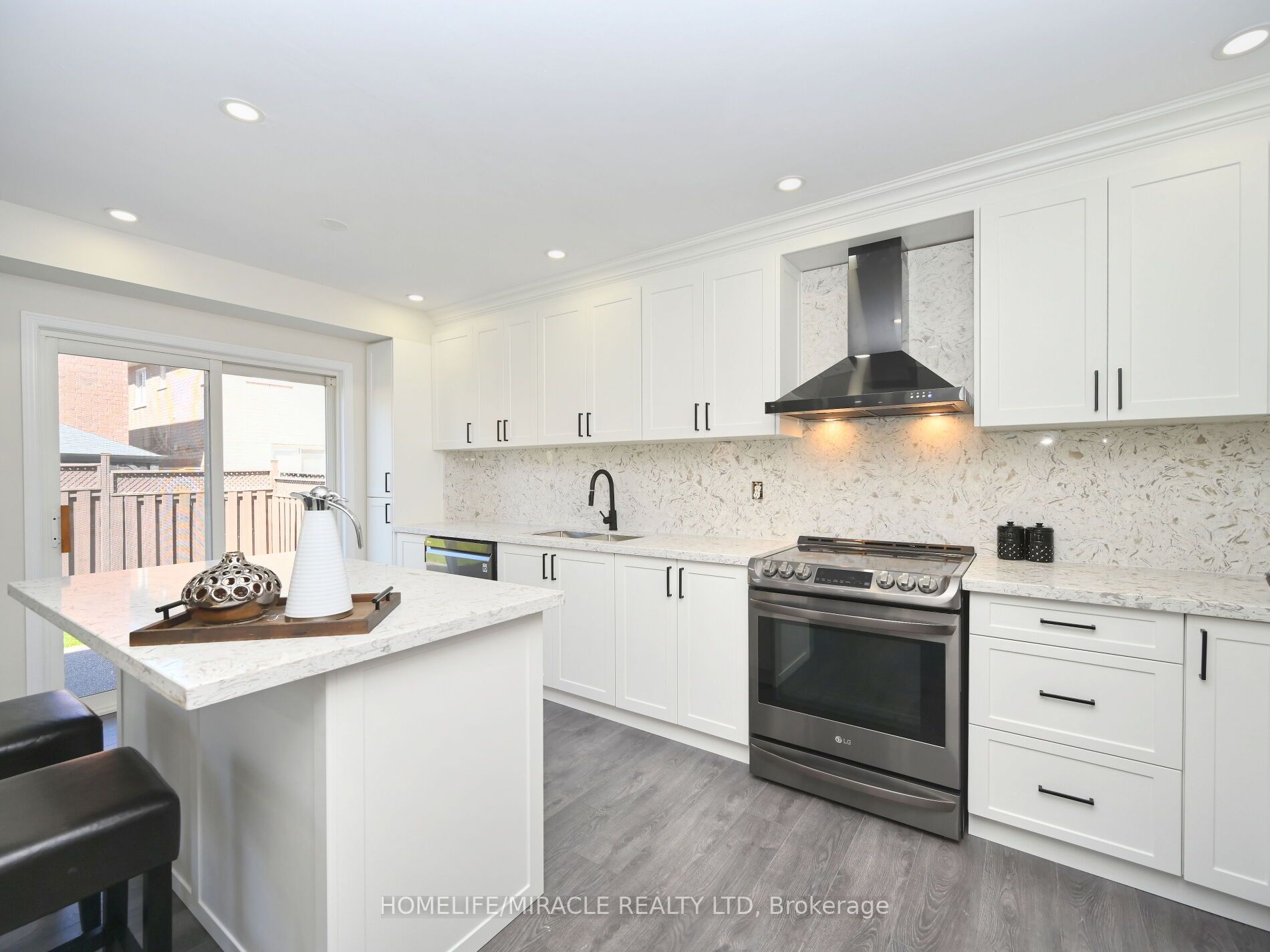 76 Pauline Cres