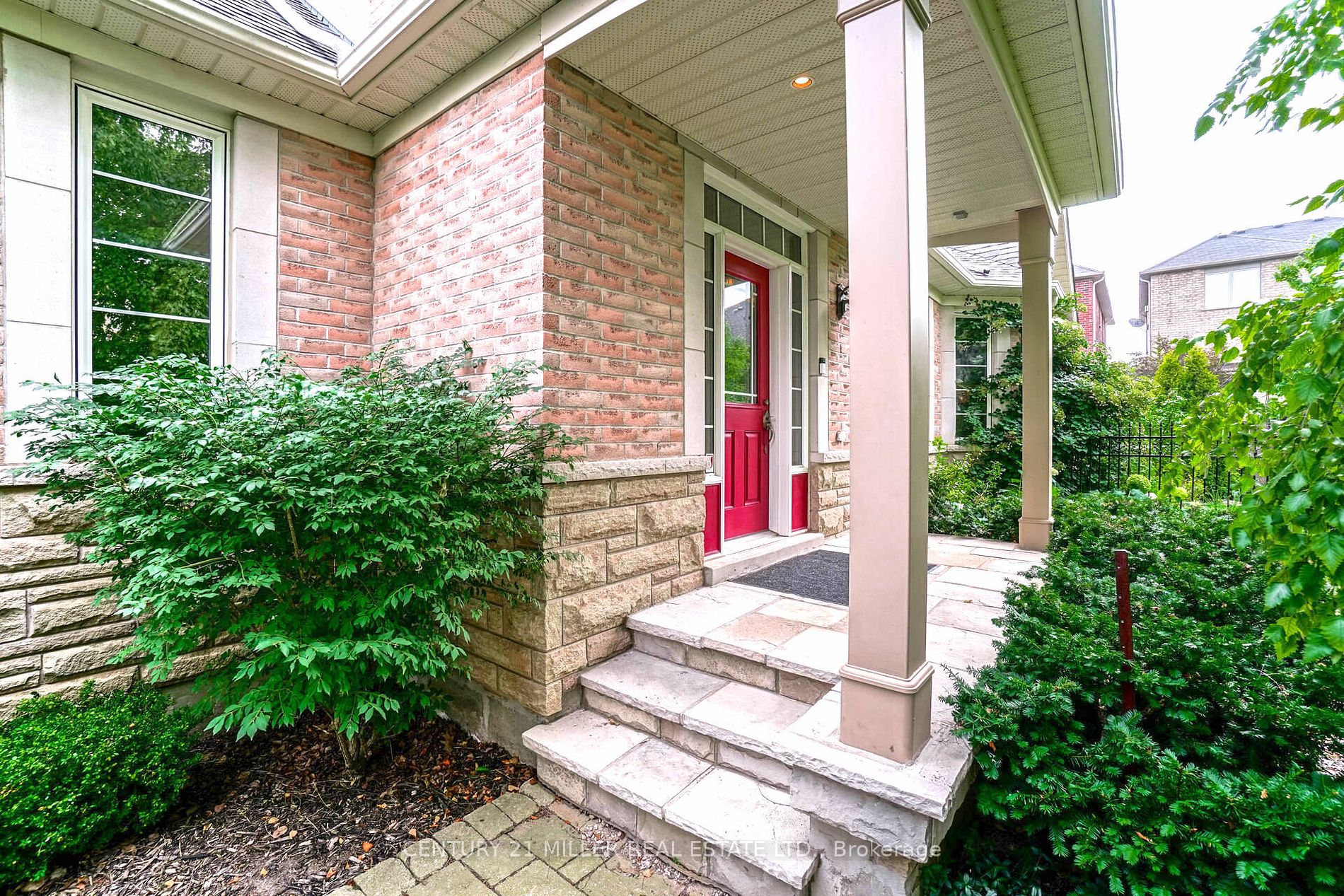 3256 Epworth Cres