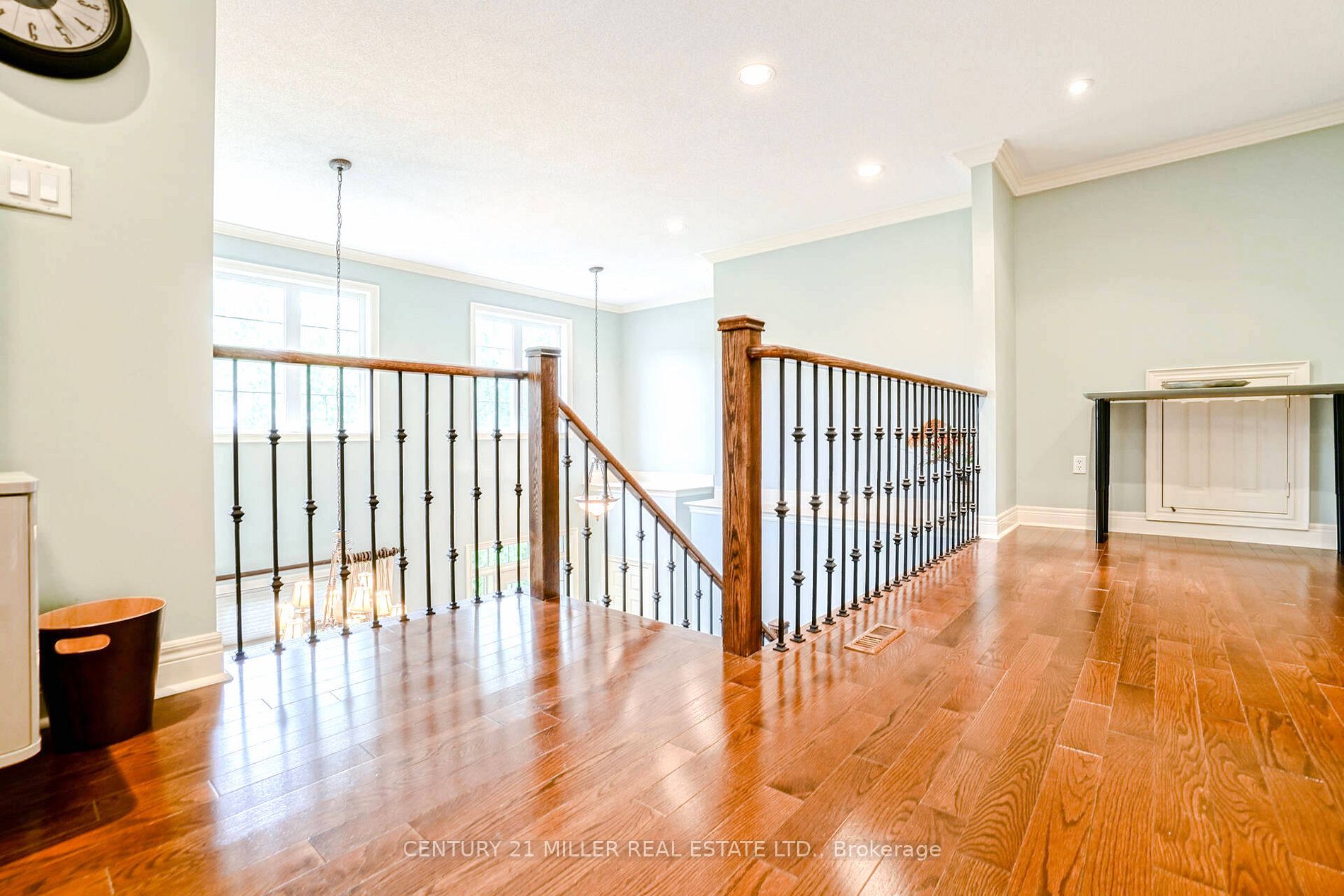 3256 Epworth Cres