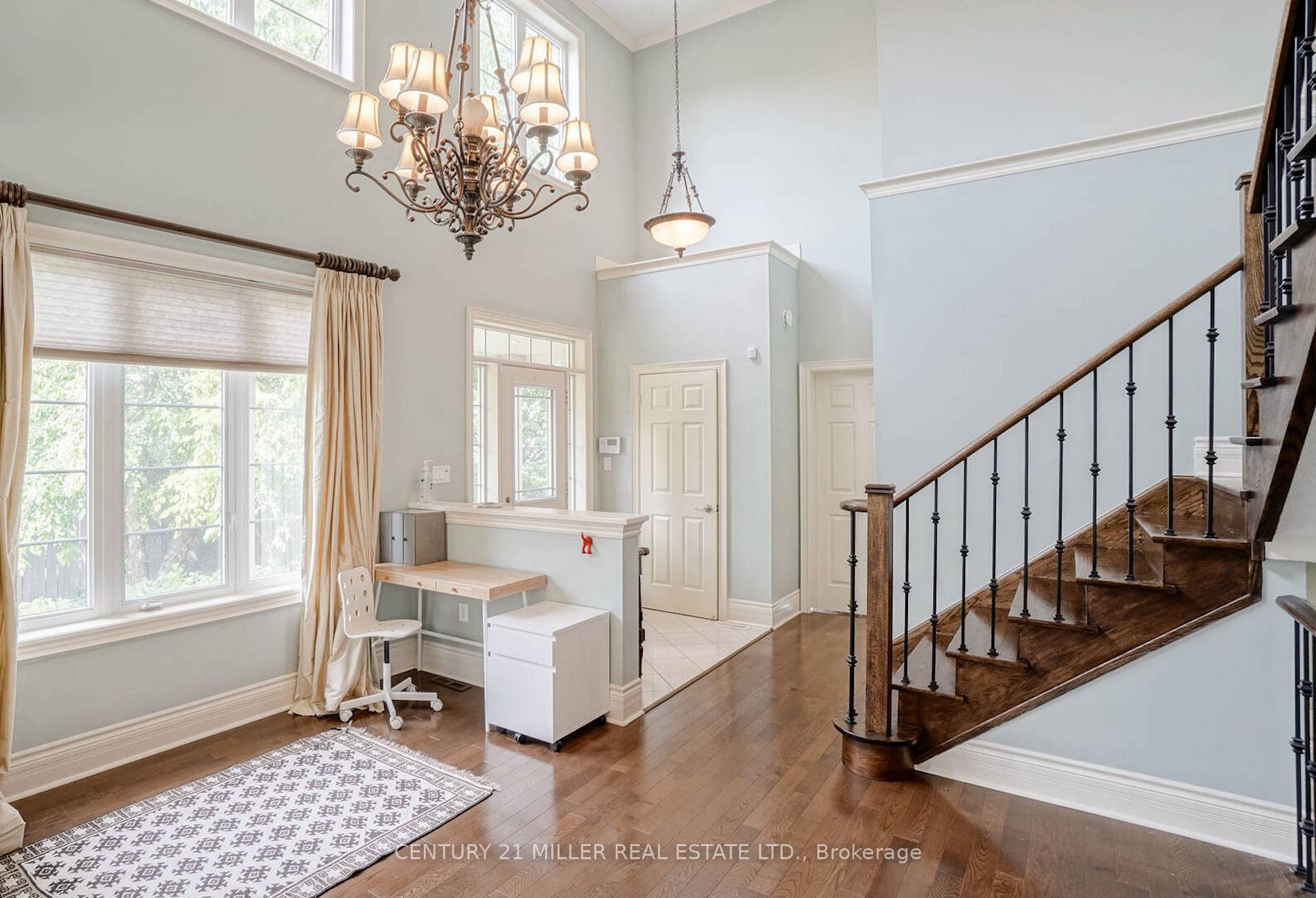 3256 Epworth Cres