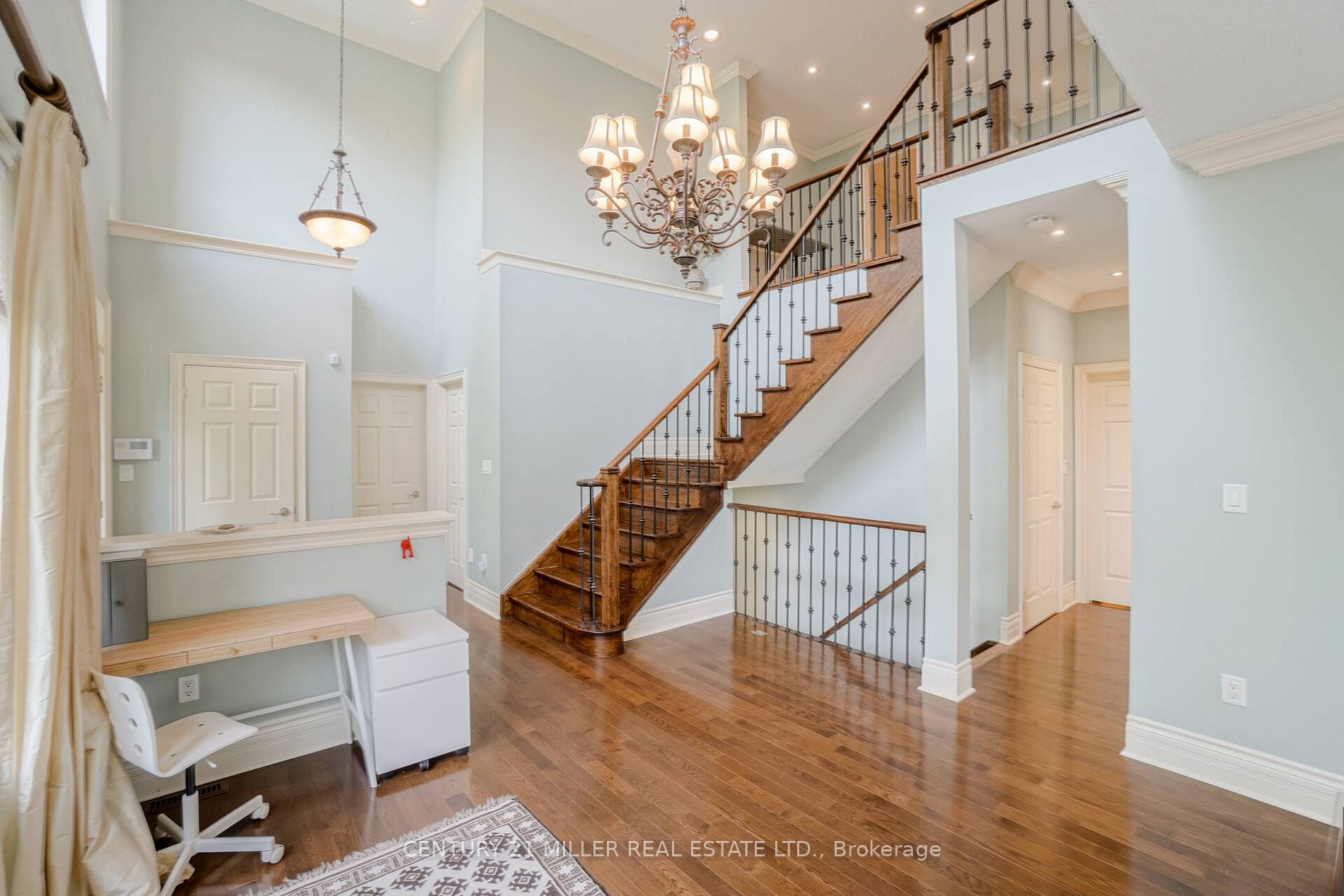 3256 Epworth Cres