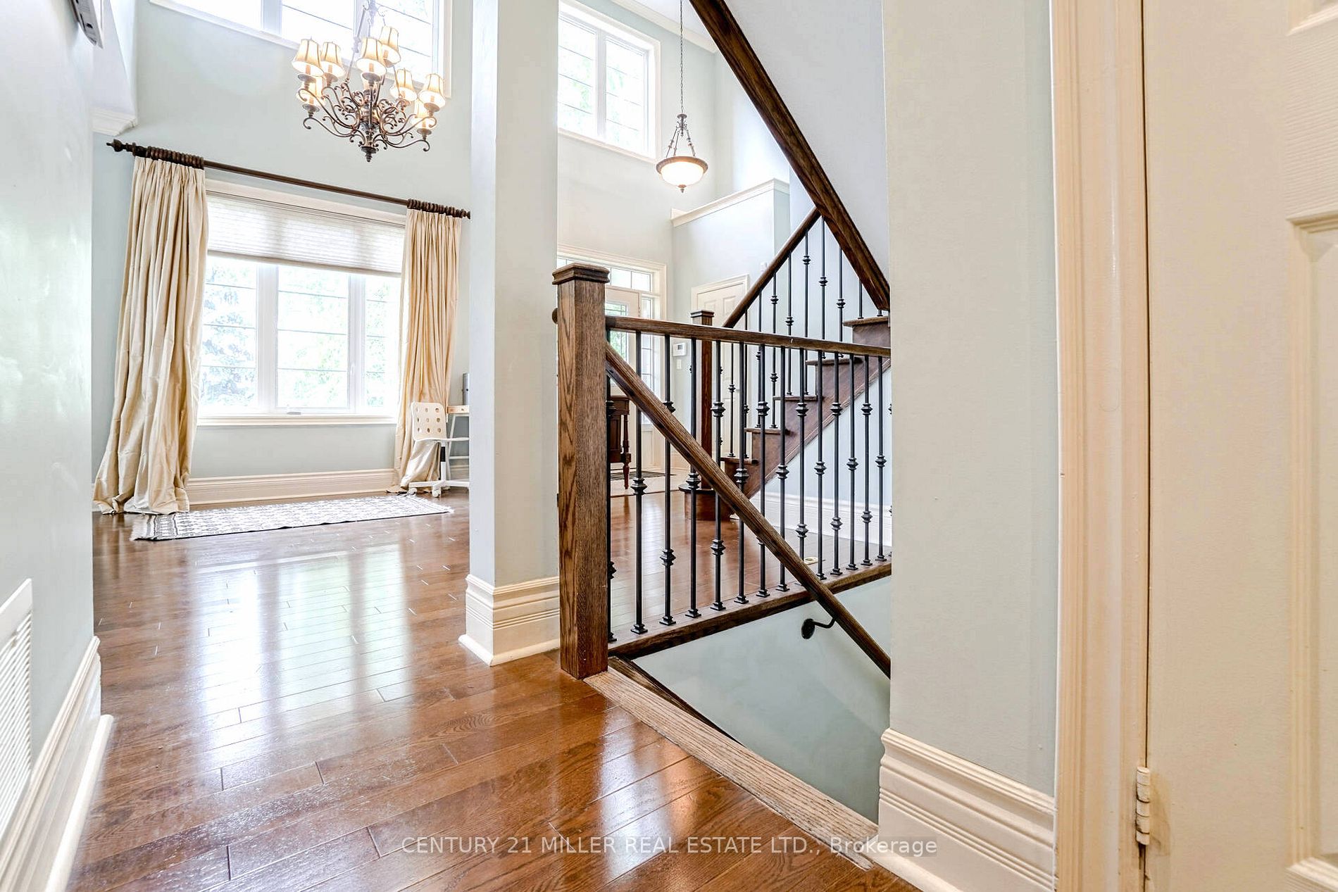 3256 Epworth Cres